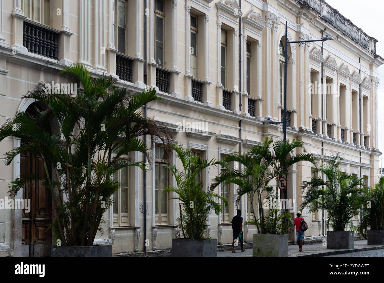 Salvador, Bahia, Brasilien - 12. Oktober 2024: Blick auf die Seitenfassade des Regierungspalastes im historischen Zentrum der Stadt Salvador, B. Stockfoto