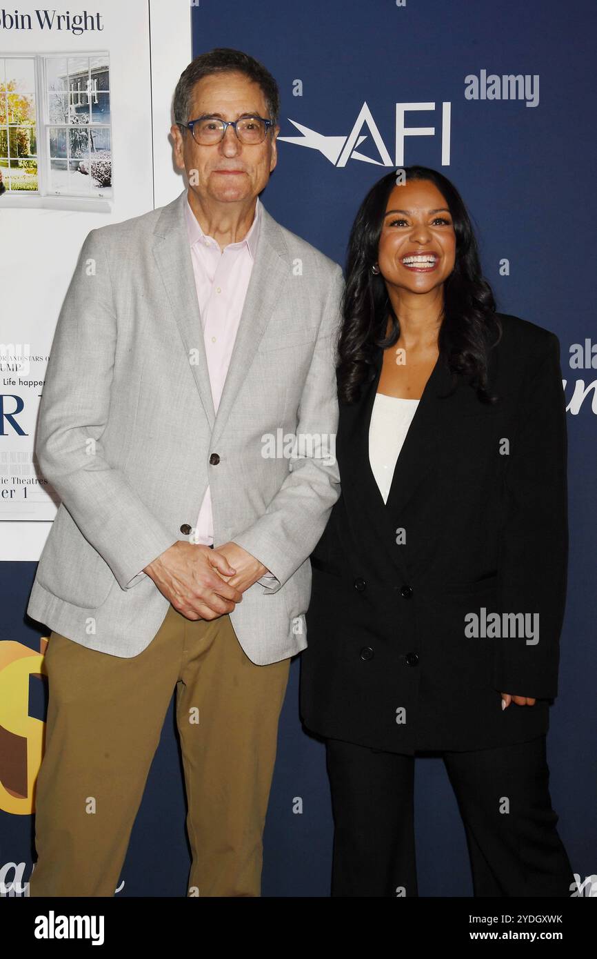 HOLLYWOOD, KALIFORNIEN - 25. OKTOBER: (L-R) Tom Rothman, Chairman, Sony Pictures Entertainment, und Nicole Brown, President, TriStar Pictures nehmen an der Teil Stockfoto