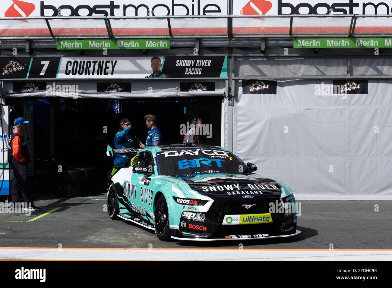 Queensland, Australien, 26. Oktober 2024. James Courtney von Snowy River Caravans Ford Mustang während der Boost Mobile Gold Coast 2024 500. Queensland. Am 25. Oktober 2024 in Gold Coast, Queensland, Australien. Quelle: Ivan Glavas/Speed Media/Alamy Live News Stockfoto