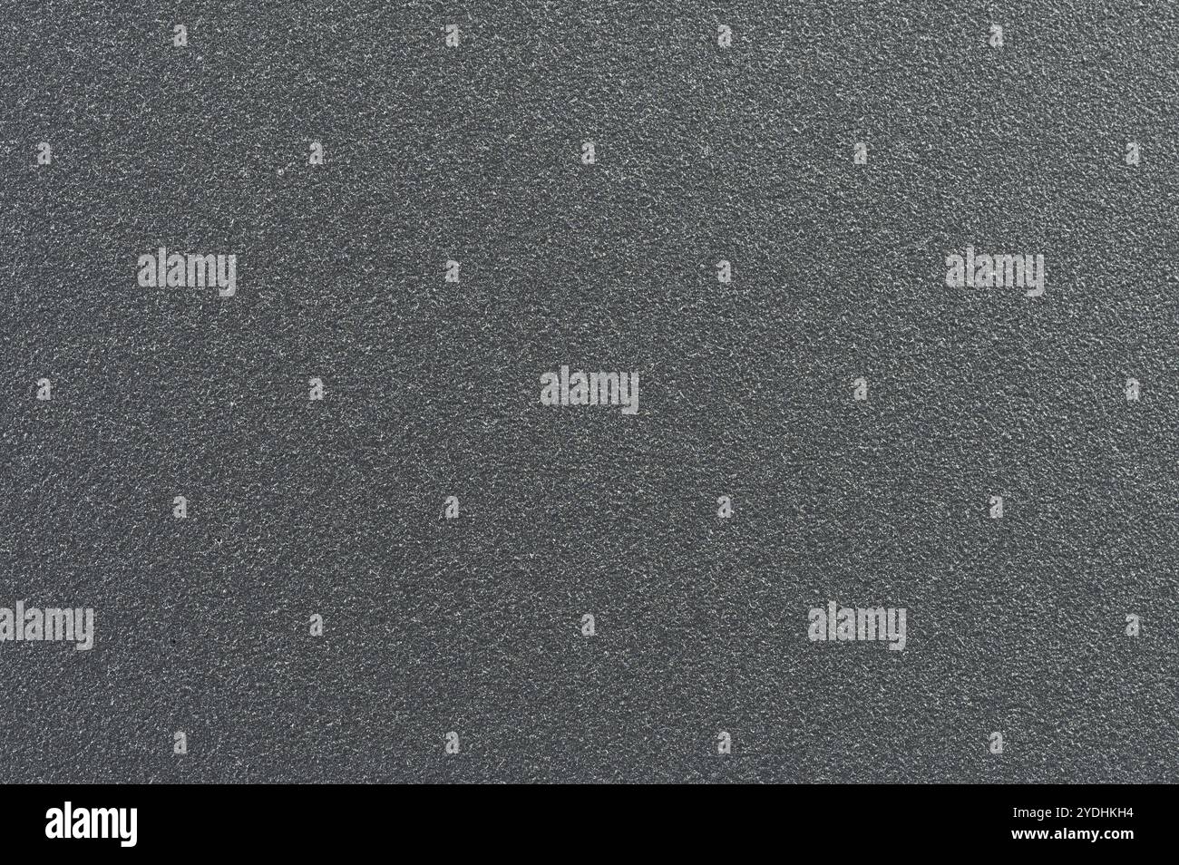 Die Couch-up-Ansicht zeigt eine strukturierte schwarze Oberfläche aus feinen Körnern, die das Licht wunderbar einfängt. Stockfoto