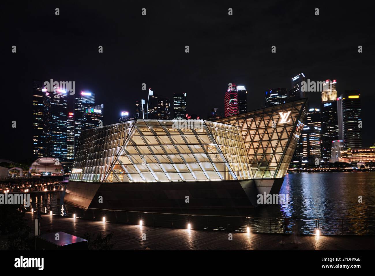 Singapur - 15. August 2024: Louis Vuitton Island Maison, der erste südostasiatische Maison Concept Store Stockfoto