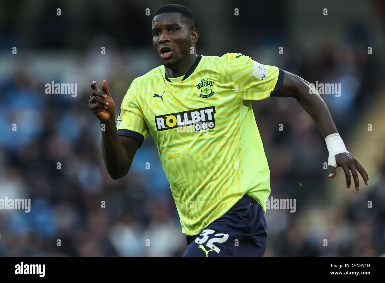 Manchester, Großbritannien. Oktober 2024. Paul Onuachu aus Southampton während des Premier League-Spiels Manchester City gegen Southampton im Etihad Stadium, Manchester, Vereinigtes Königreich, 26. Oktober 2024 (Foto: Mark Cosgrove/News Images) in Manchester, Vereinigtes Königreich am 26. Oktober 2024. (Foto: Mark Cosgrove/News Images/SIPA USA) Credit: SIPA USA/Alamy Live News Stockfoto