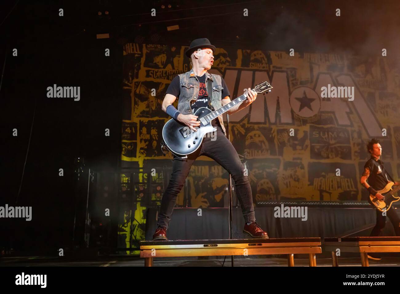 Leeds, England, 26. Oktober 2024. Sum 41, die das erste Date ihrer „Tour of the Setting“-letzten Tour in Großbritannien in der First Direct Arena in Leeds spielen. Quelle: Izzy Clayton/Alamy Live News Stockfoto