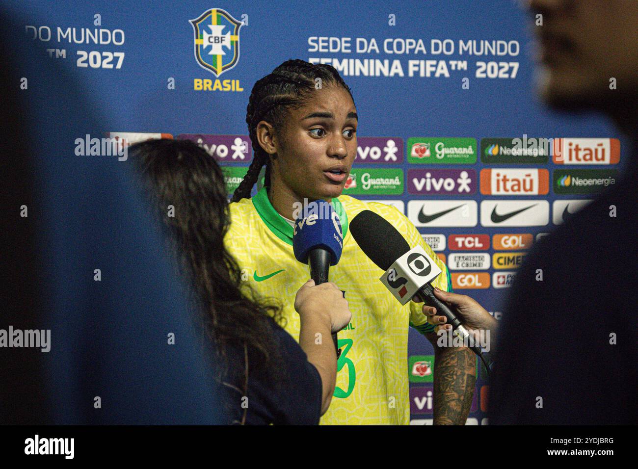 Oktober 2024, Cariacica, Espirito Santo, Brasilien: Cariacica (es), 10/26/2024 - Friendly/Women's/brazil/colombia/ - tarciane die Autorin des Tores in einem Interview nach dem Spiel zwischen brasilien und kolumbien, für das Freundschaftsspiel der Frauen zwischen brasilien und kolumbien, das am samstag, 26. oktober 2024 im Stadion kleber andrade in Cariacica in espirito santo stattfand. (Kreditbild: © Mayra Ferreira Dos Santos/TheNEWS2 via ZUMA Press Wire) NUR REDAKTIONELLE VERWENDUNG! Nicht für kommerzielle ZWECKE! Stockfoto