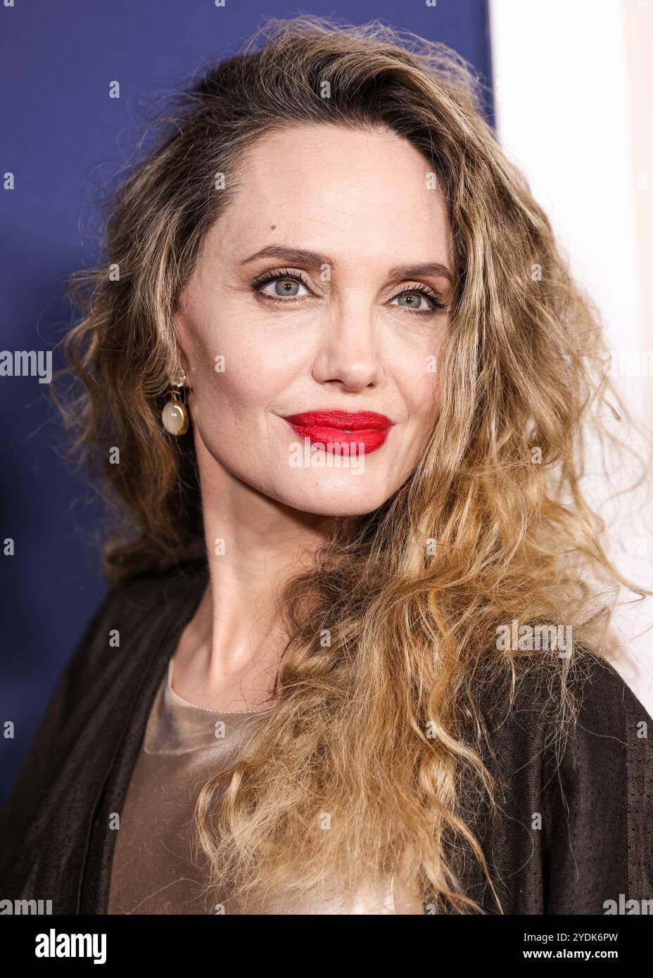 Hollywood, Usa. Oktober 2024. HOLLYWOOD, LOS ANGELES, KALIFORNIEN, USA - 26. OKTOBER: Angelina Jolie kommt beim AFI fest 2024 an – Premiere von Netflix's „Maria“, das am 26. Oktober 2024 im TCL Chinese Theatre IMAX in Hollywood, Los Angeles, Kalifornien, USA stattfand. (Foto: Xavier Collin/Image Press Agency) Credit: Image Press Agency/Alamy Live News Stockfoto