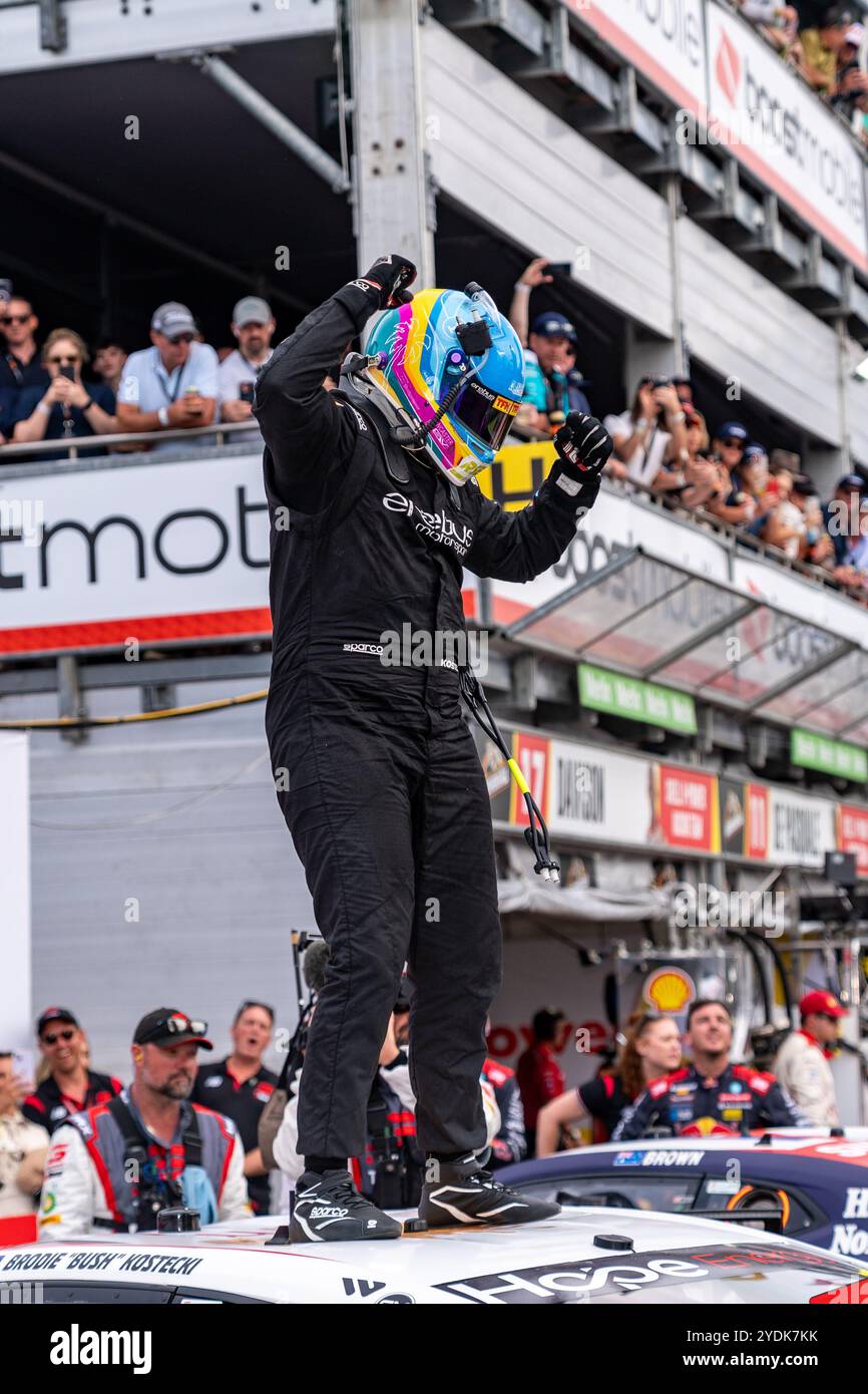 Gold Coast, Queensland, Australien. Oktober 2024. Erebus Motorsport Pilot BRODIE KOSTECKI (1) gewinnt Rennen 22 der Supercars Championship an der Boost Mobile Gold Coast 500. (Kreditbild: © James Forrester/ZUMA Press Wire) NUR REDAKTIONELLE VERWENDUNG! Nicht für kommerzielle ZWECKE! Stockfoto