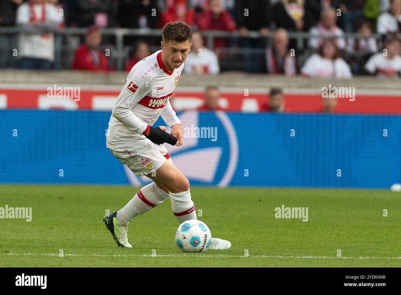 Angelo Stiller (VfB Stuttgart, #06) GER, VfB Stuttgart vs. Holstein Kiel, Fussball, Herren, 1. Bundesliga, 8. Spieltag, Spielzeit 2024/2025, 26.10.2024, DFL/DFB-VORSCHRIFTEN VERBIETEN JEDE VERWENDUNG VON FOTOGRAFIEN ALS BILDSEQUENZEN UND/ODER QUASI-VIDEO, Foto: Eibner-Pressefoto/Wolfgang Frank Stockfoto