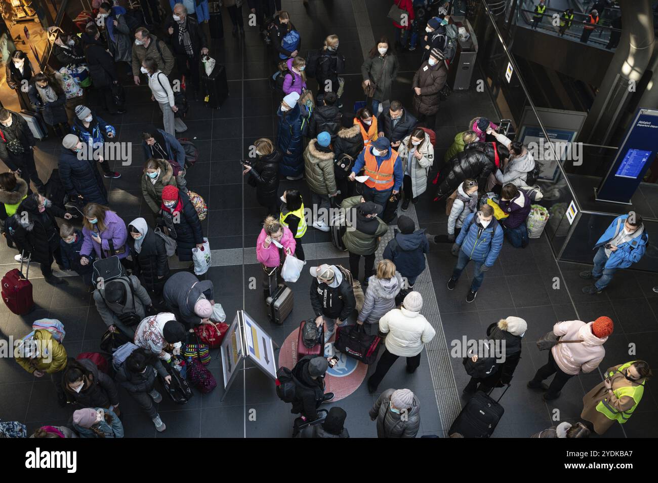 10.03.2022, Berlin, Deutschland, Europa, Kriegsflüchtlinge aus der Ukraine kommen am Berliner Hauptbahnhof an, nachdem sie aus ihrem Heimatland Europa geflohen waren Stockfoto