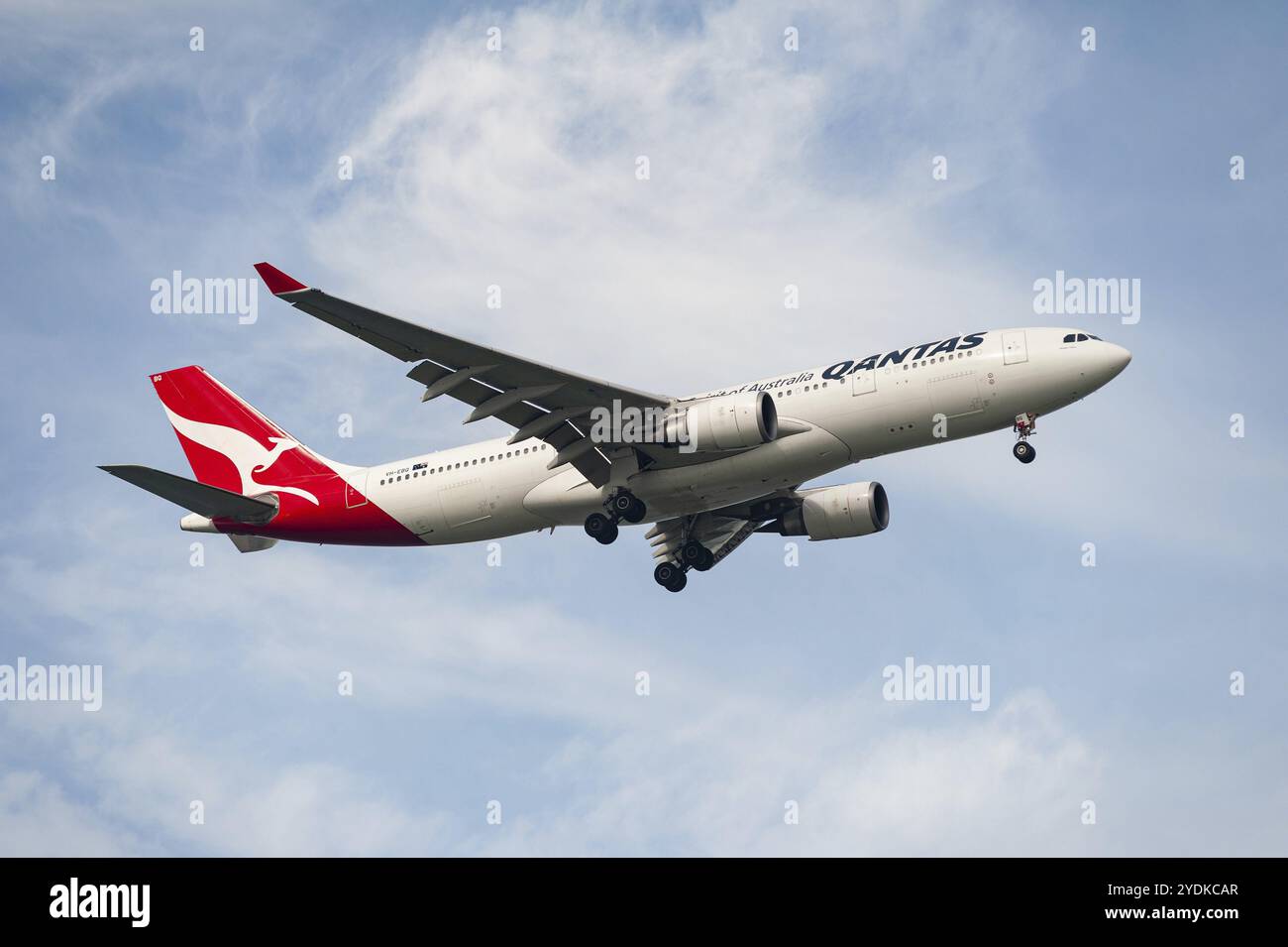 15.07.2023, Singapur, Republik Singapur, Asien, Ein Passagierflugzeug der australischen Fluggesellschaft Qantas Airways vom Typ Airbus A330-200 mit dem Stockfoto