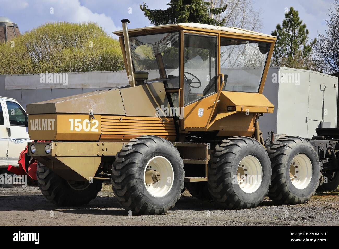 Einzigartiger 6-Rad-Traktor Valmet 1502, hergestellt 1975-80 vom finnischen Valmet Oy. Es wurden nur 28 Fahrzeuge hergestellt. Somero, Finnland. Mai 2022 Stockfoto