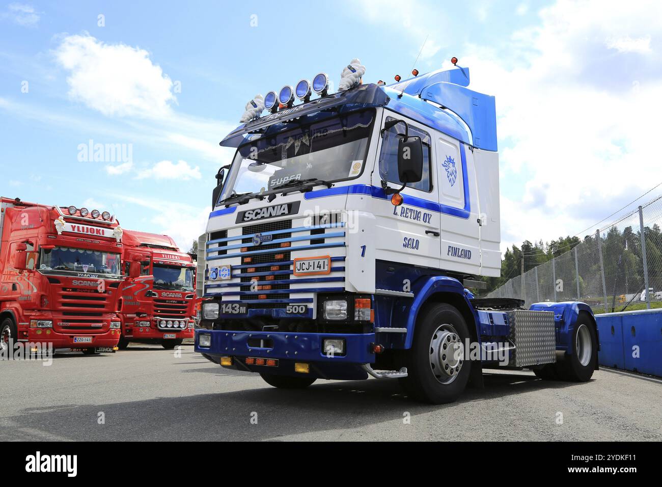 HAMEENLINNA, FINNLAND, 16. JULI 2016: Scania 143M 500 Lkw von L. Retva auf dem jährlichen Tawastia Truck Weekend 2016 Stockfoto