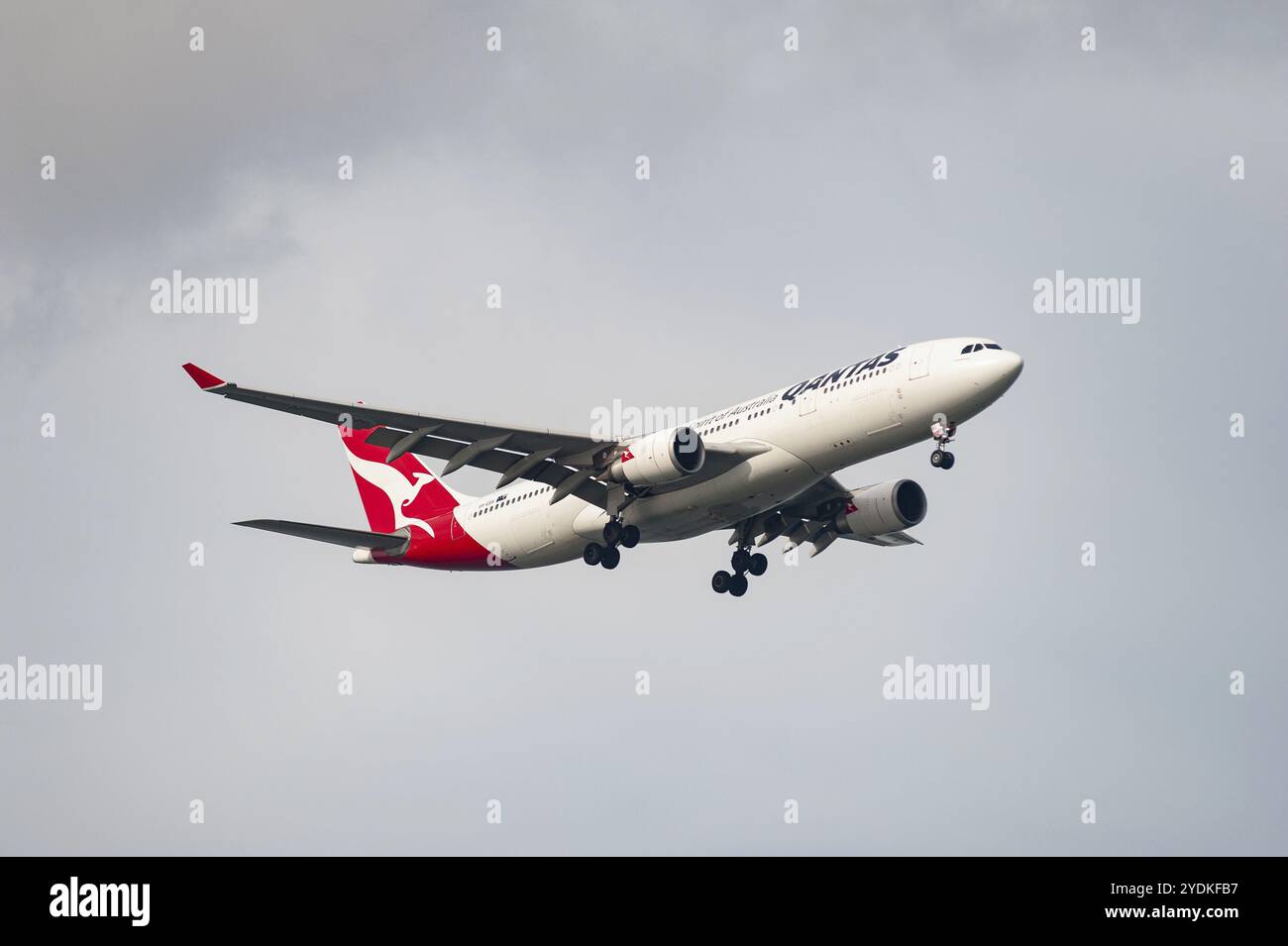 15.07.2023, Singapur, Republik Singapur, Asien, Ein Passagierflugzeug der australischen Fluggesellschaft Qantas Airways vom Typ Airbus A330-200 mit dem Stockfoto