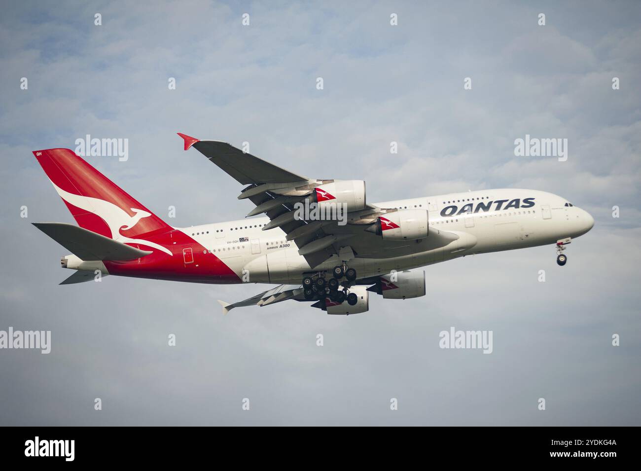 02.08.2023, Singapur, Republik Singapur, Asien, Ein Passagierflugzeug der australischen Fluggesellschaft Qantas Airways vom Typ Airbus A380-800 mit dem Stockfoto