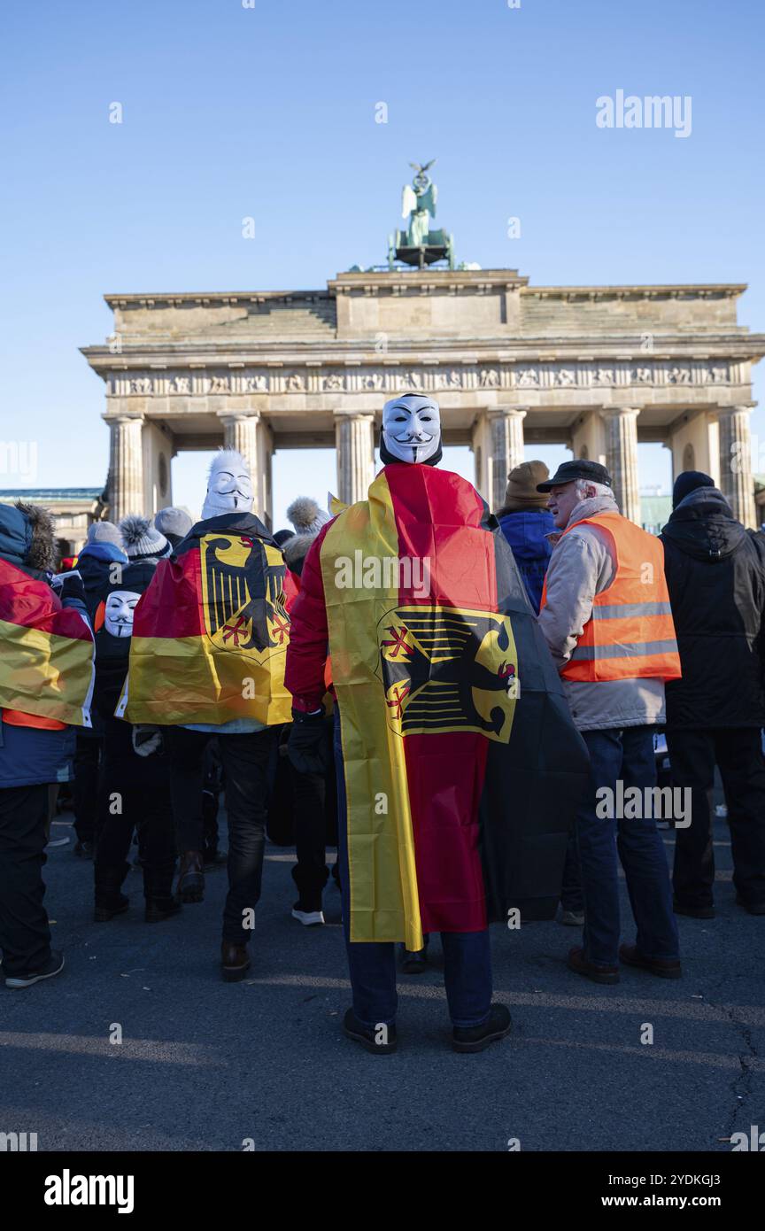 08.01.2024, Berlin, Deutschland, Europa, mehrere tausend Bauern und Handwerker mit ihren Traktoren und Lastwagen nehmen an dem Protest der Freien Bauern Teil Stockfoto