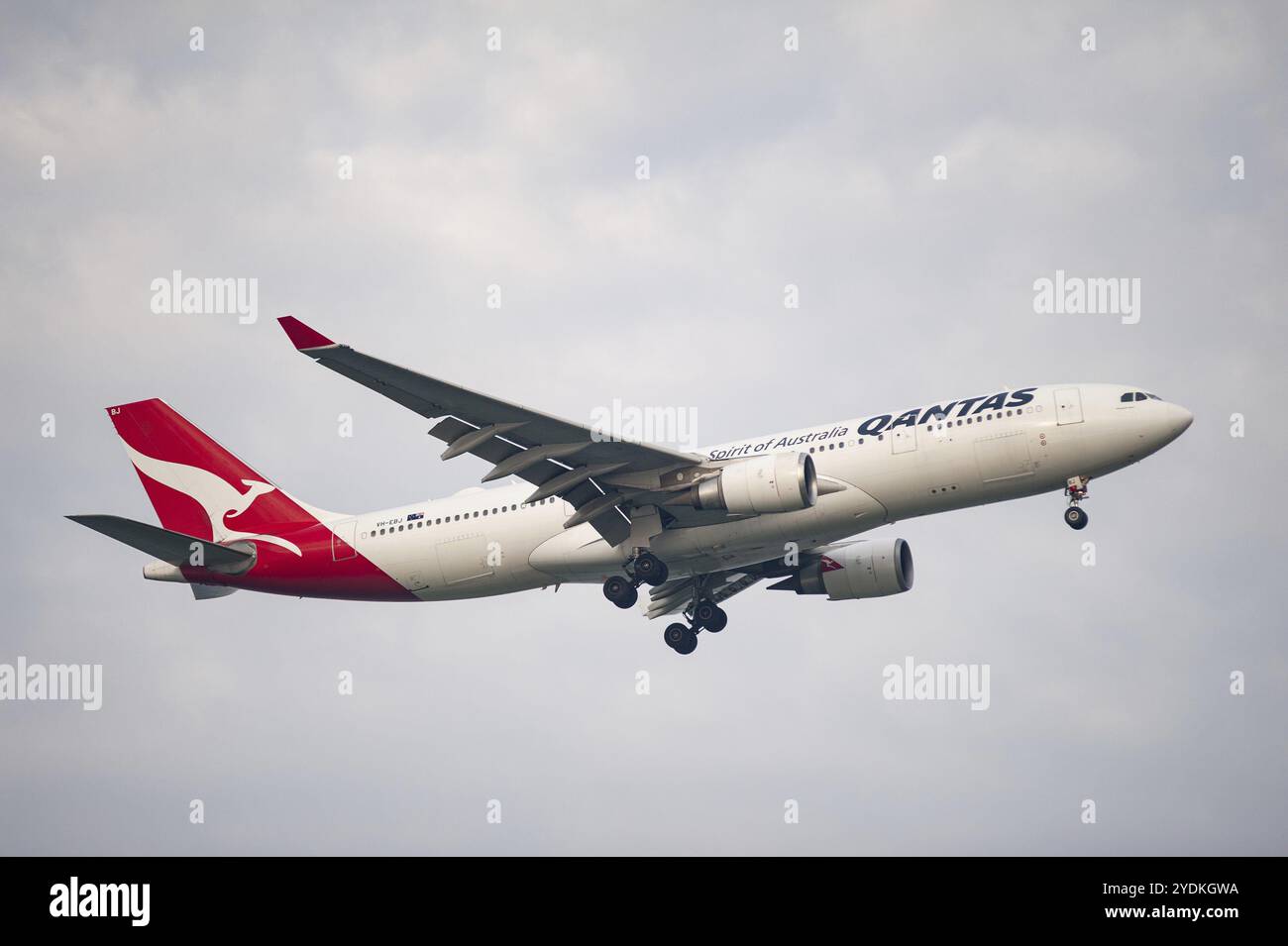 02.08.2023, Singapur, Republik Singapur, Asien, Ein Passagierflugzeug der australischen Fluggesellschaft Qantas Airways vom Typ Airbus A330-200 mit dem Stockfoto