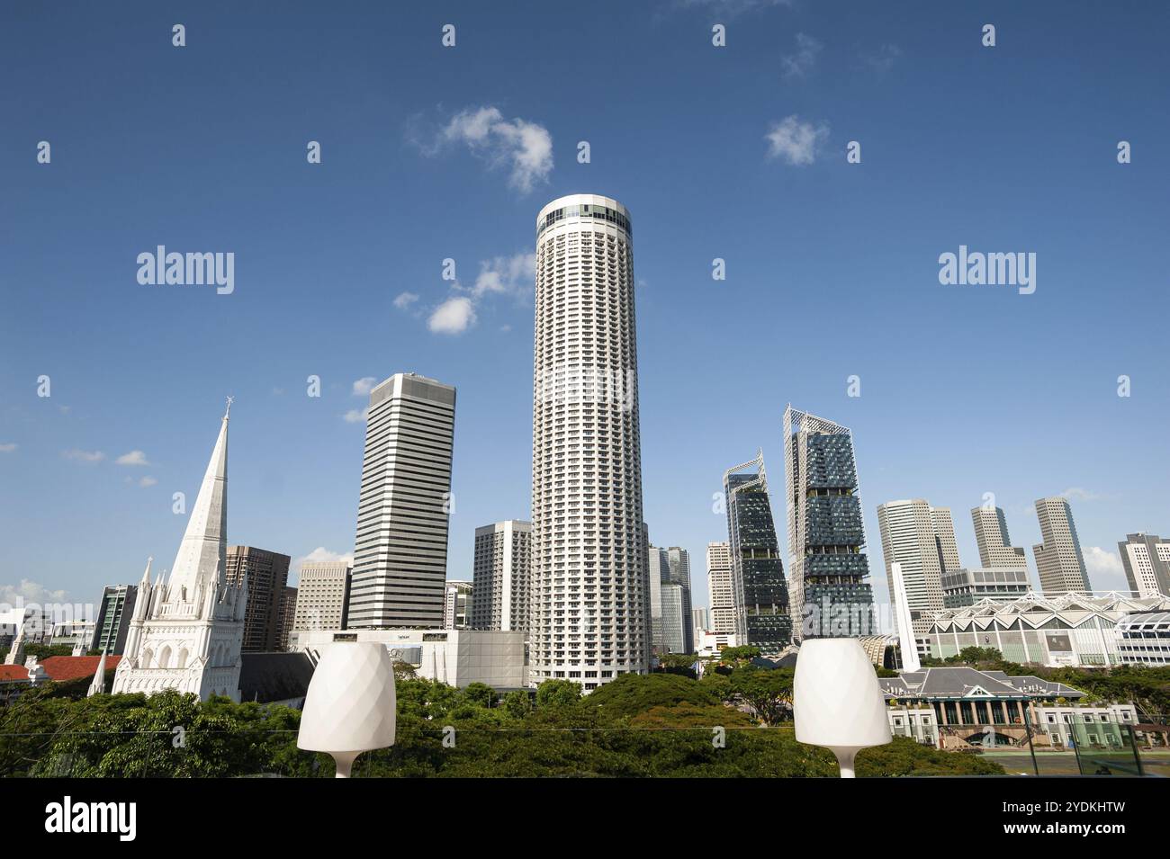 05.01.2020, Singapur, Republik Singapur, Asien, Stadtblick von der Dachterrasse der National Gallery auf das Stadtzentrum mit dem Luxushotel Stockfoto