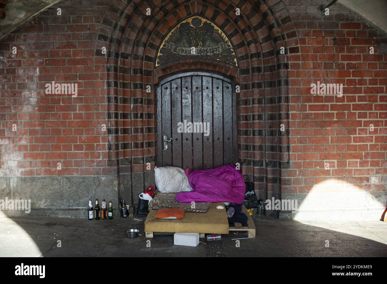 24.06.2019, Berlin, Deutschland, Europa, Obdachlosenheim an der Oberbaumbrücke zwischen den beiden Stadtteilen Kreuzberg und Friedrichshain, Europa Stockfoto