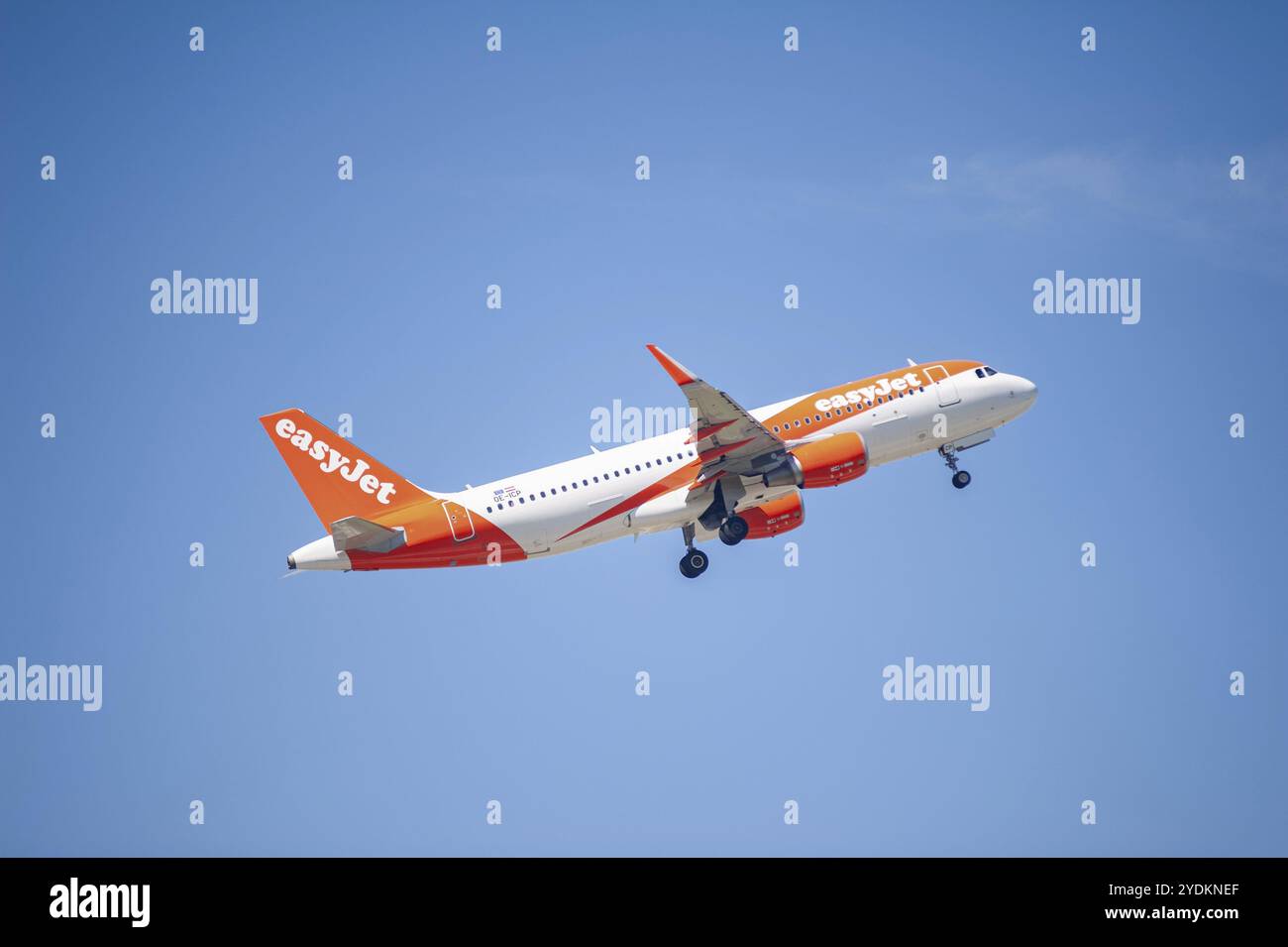 13.05.2024, Berlin, Deutschland, Europa, ein Passagierflugzeug des Typs EasyJet Europe Airbus A320-214 mit der Registrierung OE-ICP ab Berlin Brandenb Stockfoto