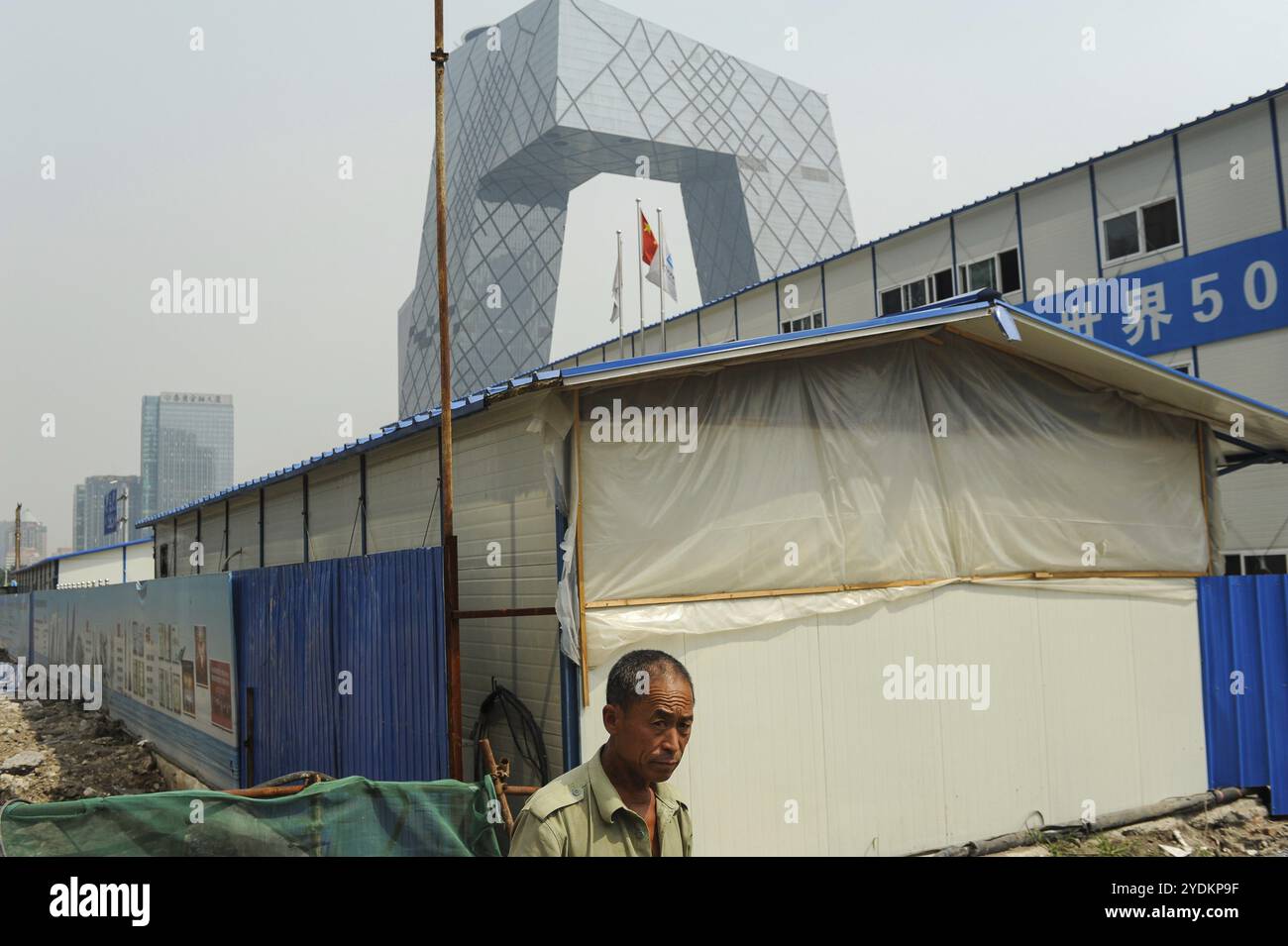 16.08.2012, Peking, China, Asien, Eine Baustelle im Geschäftszentrum der chinesischen Hauptstadt mit dem neuen CCTV-Hauptsitz im bac Stockfoto