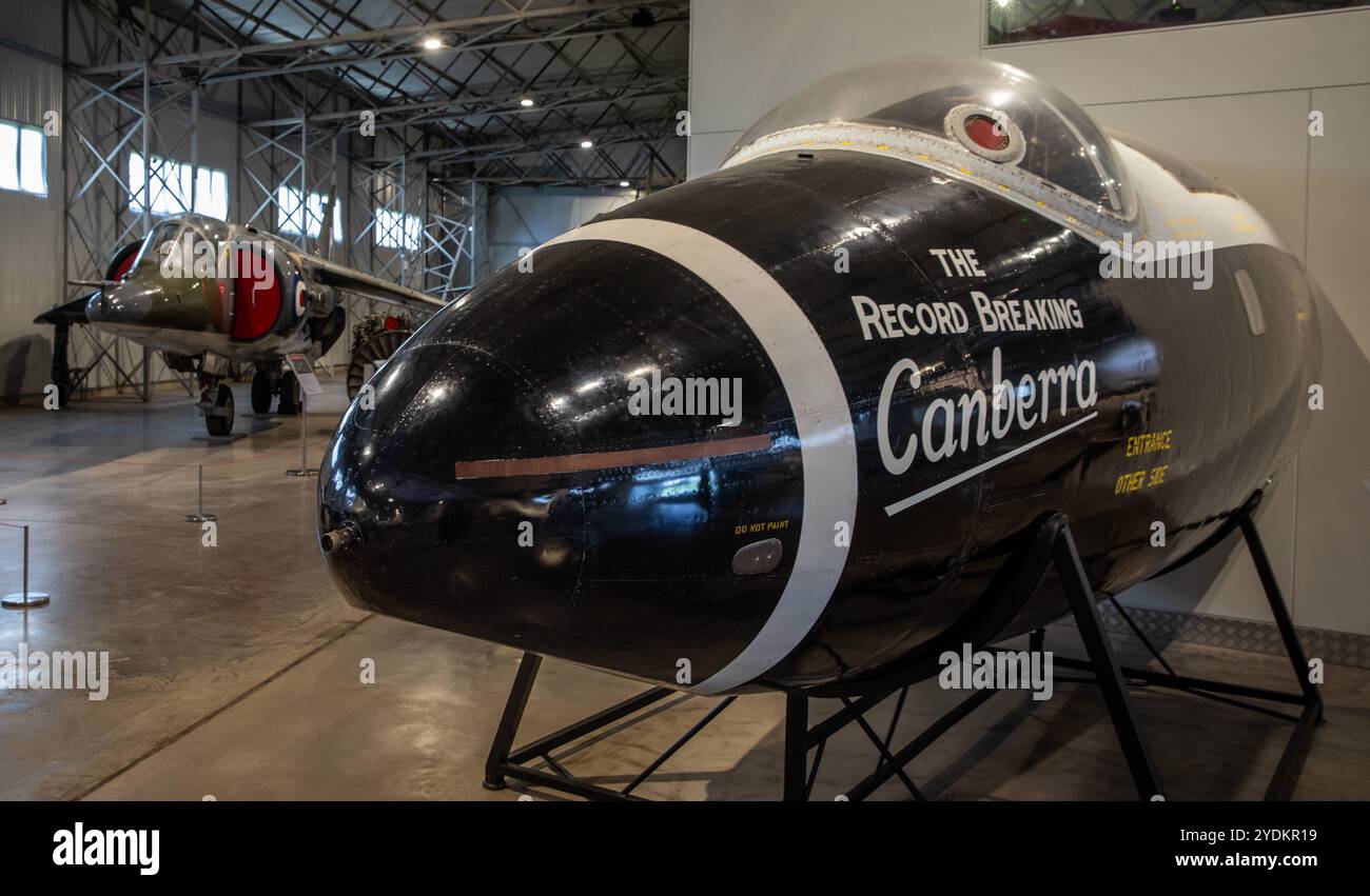 Ikonen der britischen Luftfahrt die englische Electric Canberra und Hawker Siddeley Harrier wurden im Museum of Flight, East Fortune, East Lothian aufbewahrt Stockfoto