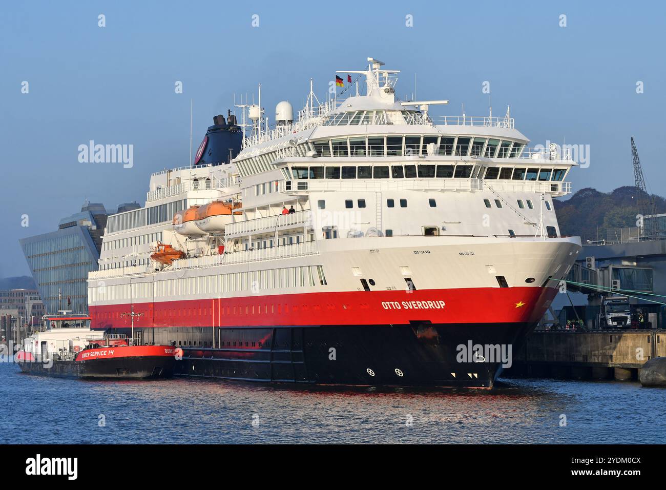 Kreuzfahrtschiff OTTO SVERDRUP legte am Altona Cruise Terminal in Hamburg an Stockfoto