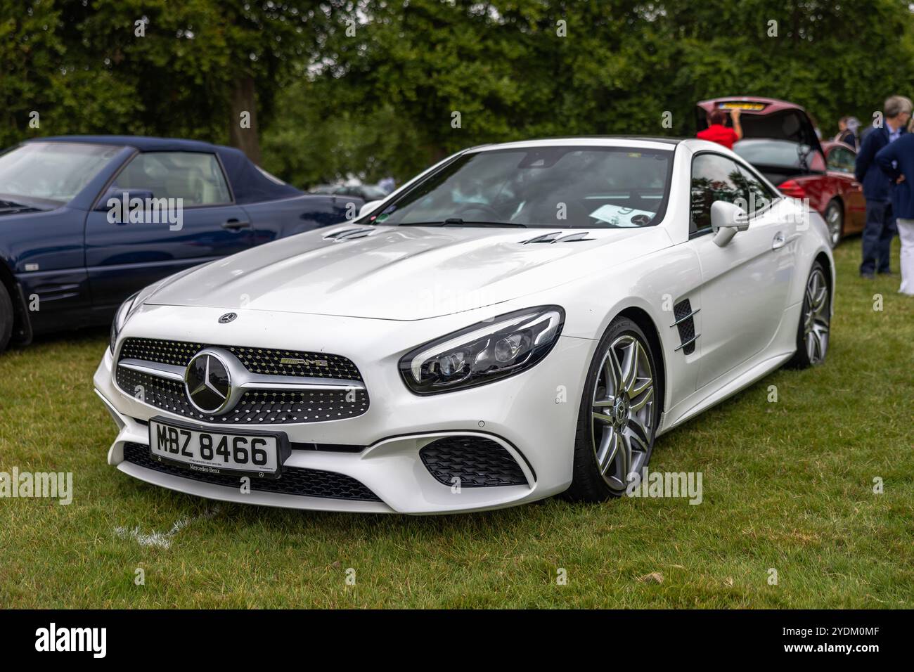 2018 MERCEDES-BENZ SL 500 AMG auf der Automobilausstellung Salon Privé Concours d’Elégance im Schloss Blenheim. Stockfoto