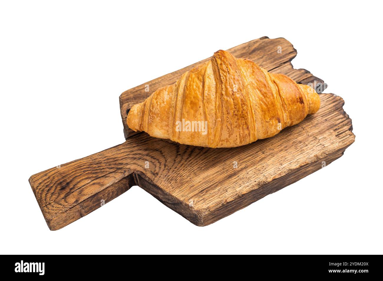 Französisches gebackenes Croissant auf Holzbrett isoliert auf weißem Hintergrund Stockfoto