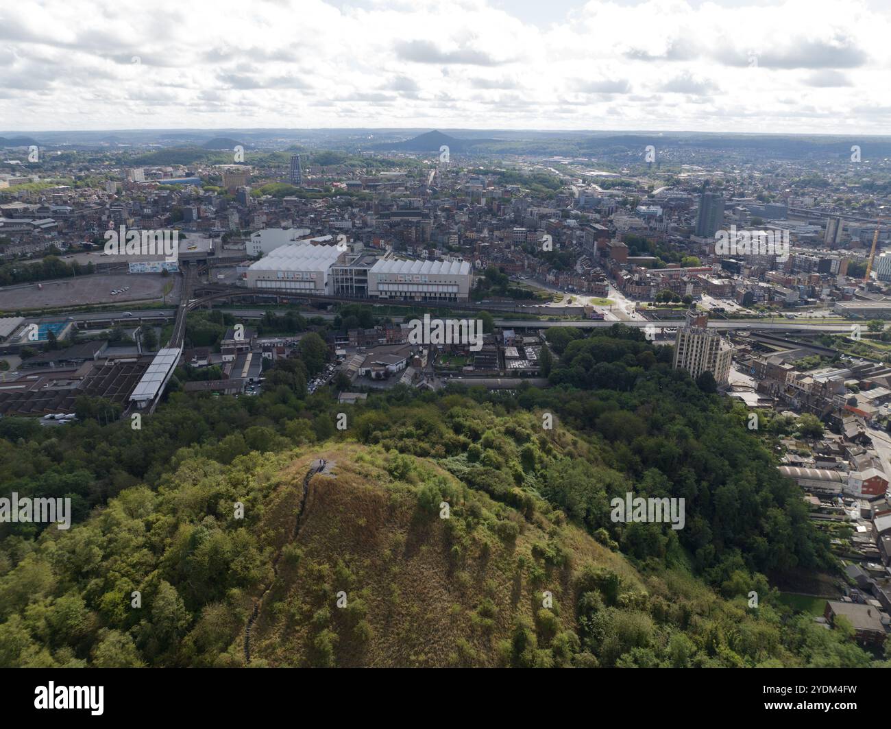 Charleroi, Henegouwen, Belgien, 8. September 2024: Charleroi-Video über die Skyline der Stadt. Blick auf die Stadt. Stockfoto