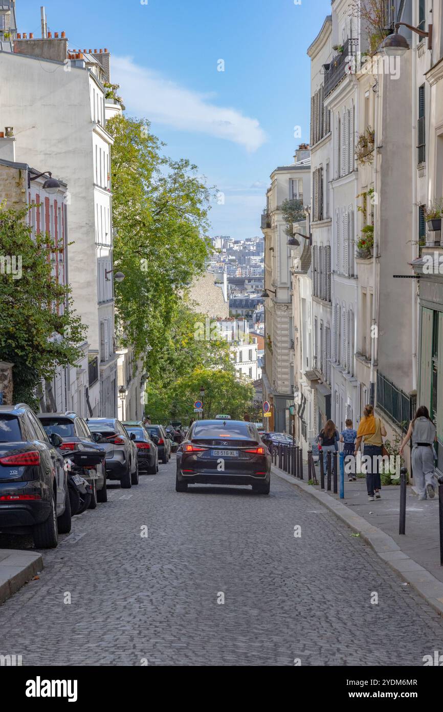 Blick auf den Montmartre-Hügel in Paris, Frankreich Stockfoto