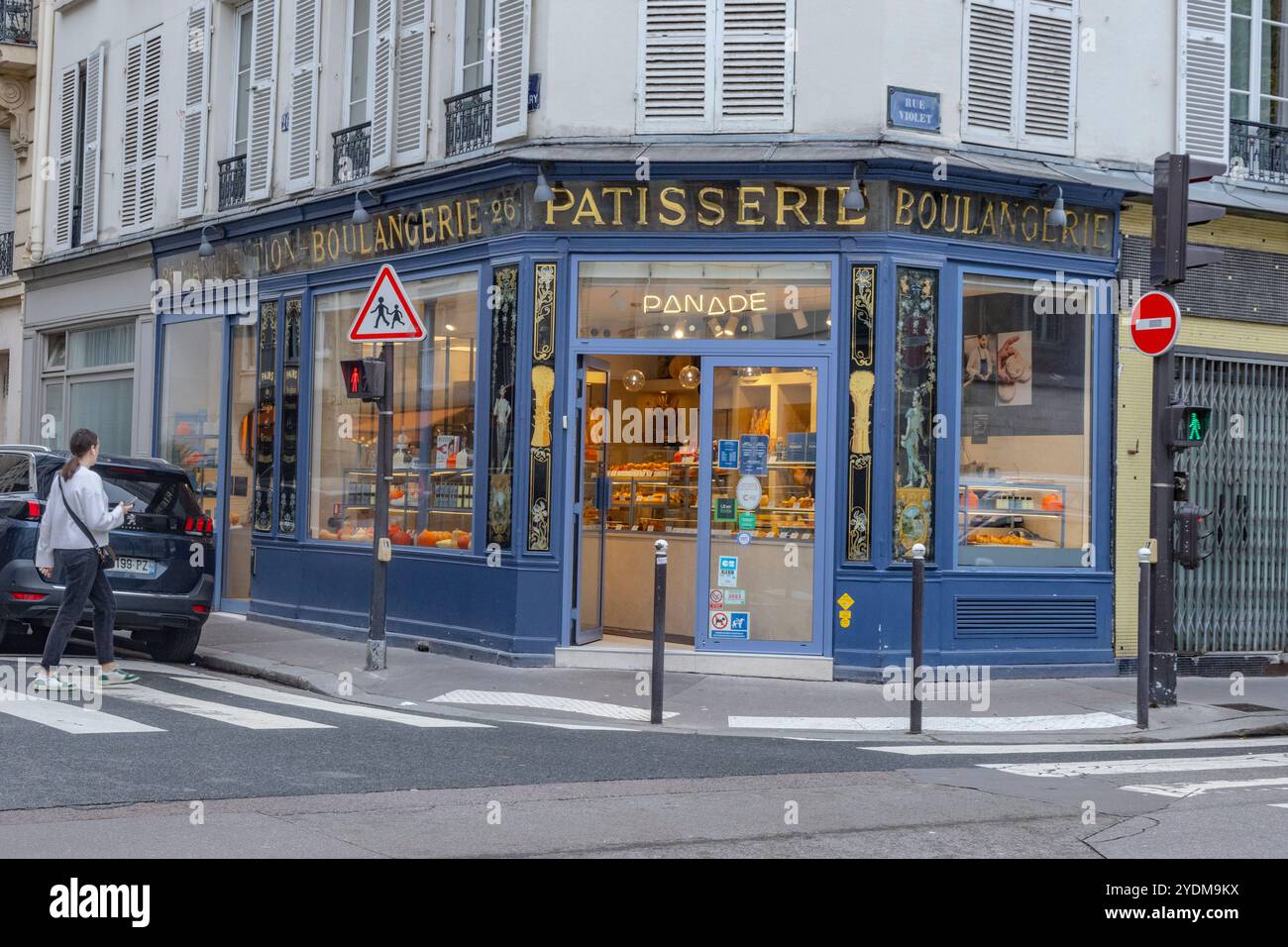 Blick auf die Straße und die Gebäude von Paris Stockfoto
