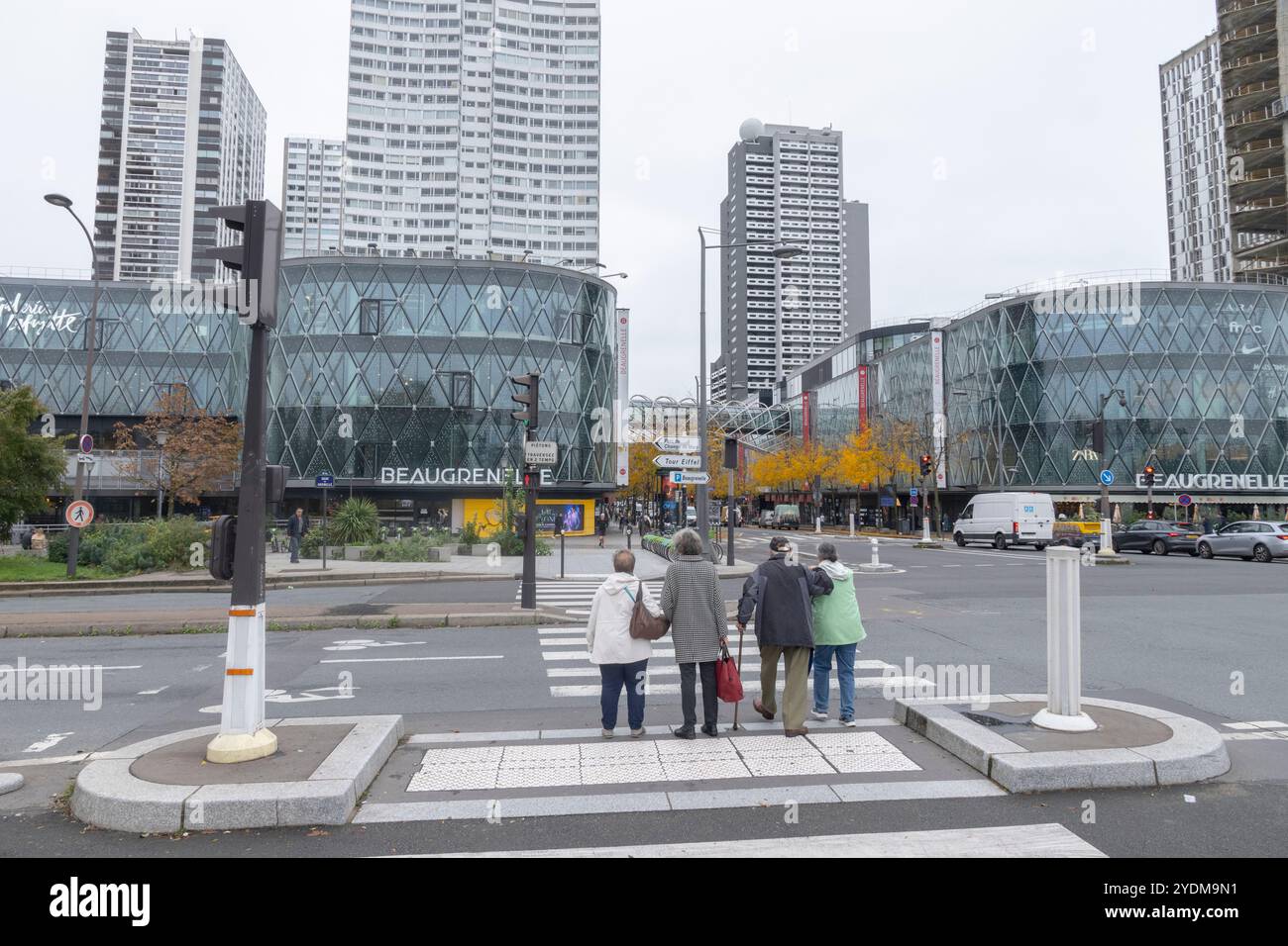 Blick auf die Straße und die Gebäude von Paris Stockfoto