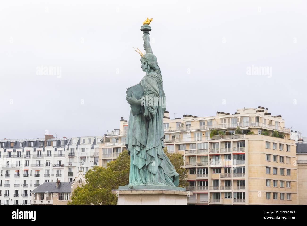 Blick auf die Straße und die Gebäude von Paris Stockfoto