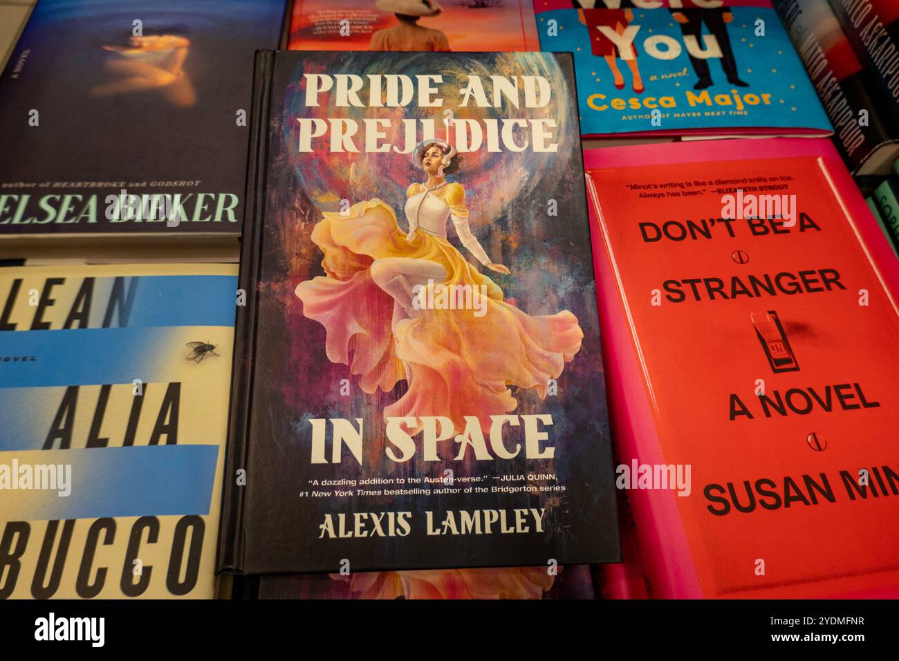 Barnes & Noble Booksellers on Fifth Avenue in New York City bietet eine große Auswahl an Büchern und Zeitschriften, USA 2024 Stockfoto