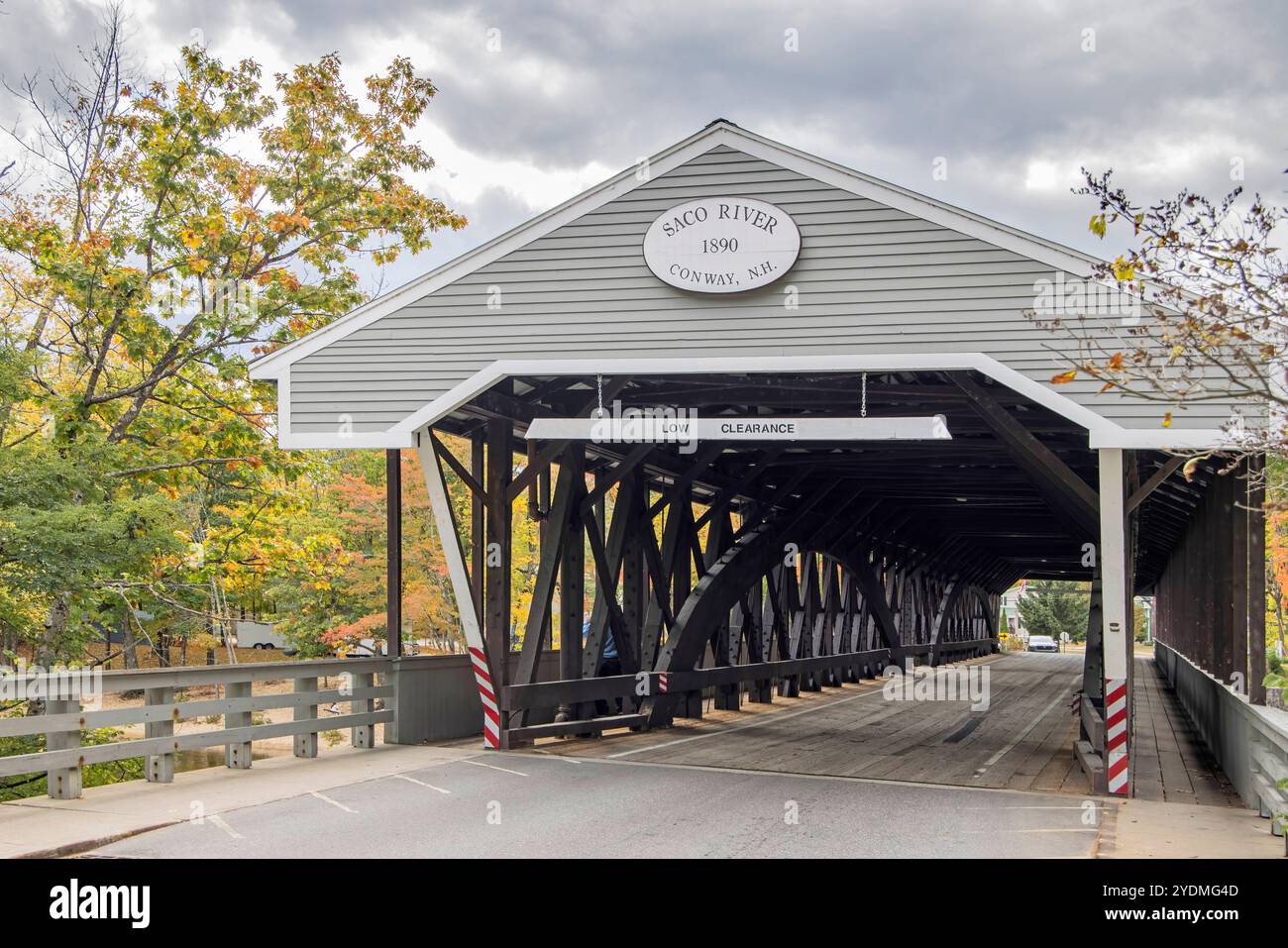 Überdachte Brücke am saco River in der Nähe von conway in New hampshire, usa Stockfoto
