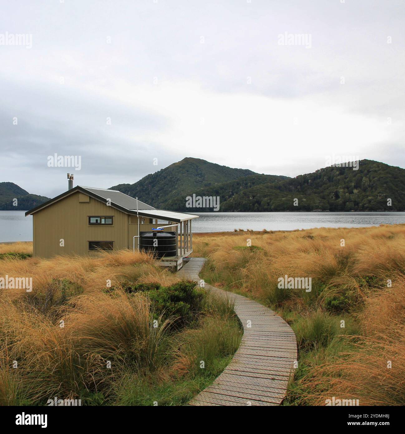 Öffentliche Hinterlandhütte am Green Lake, Neuseeland. Stockfoto