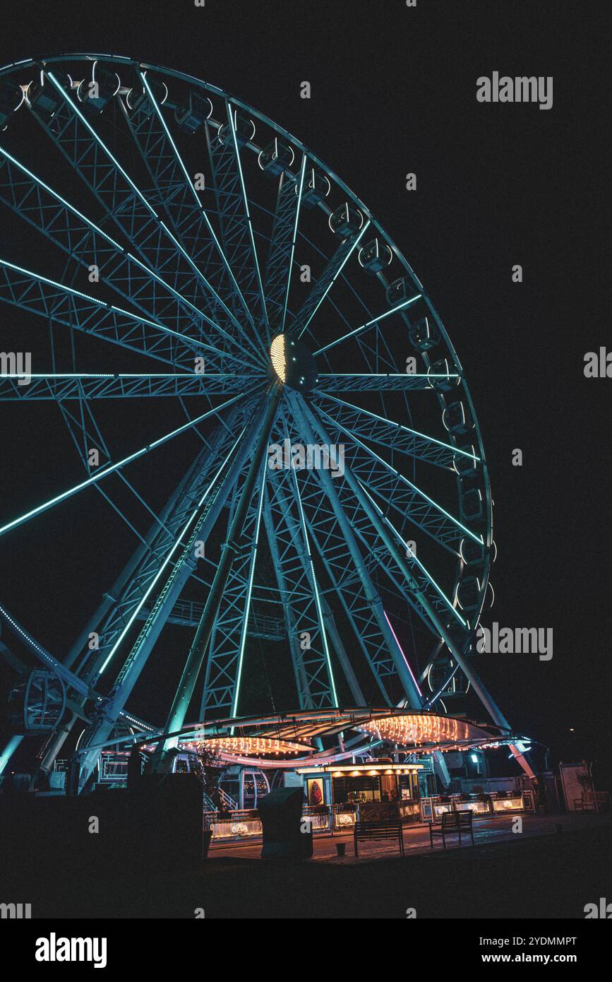 Riesenrad in Heringsdorf bei Nacht, Usedom, Ostsee, Deutschland, Messe, Volksfest, Messe, Weihnachtsmarkt. Sommer, Winter, Frühling, Herbst Stockfoto