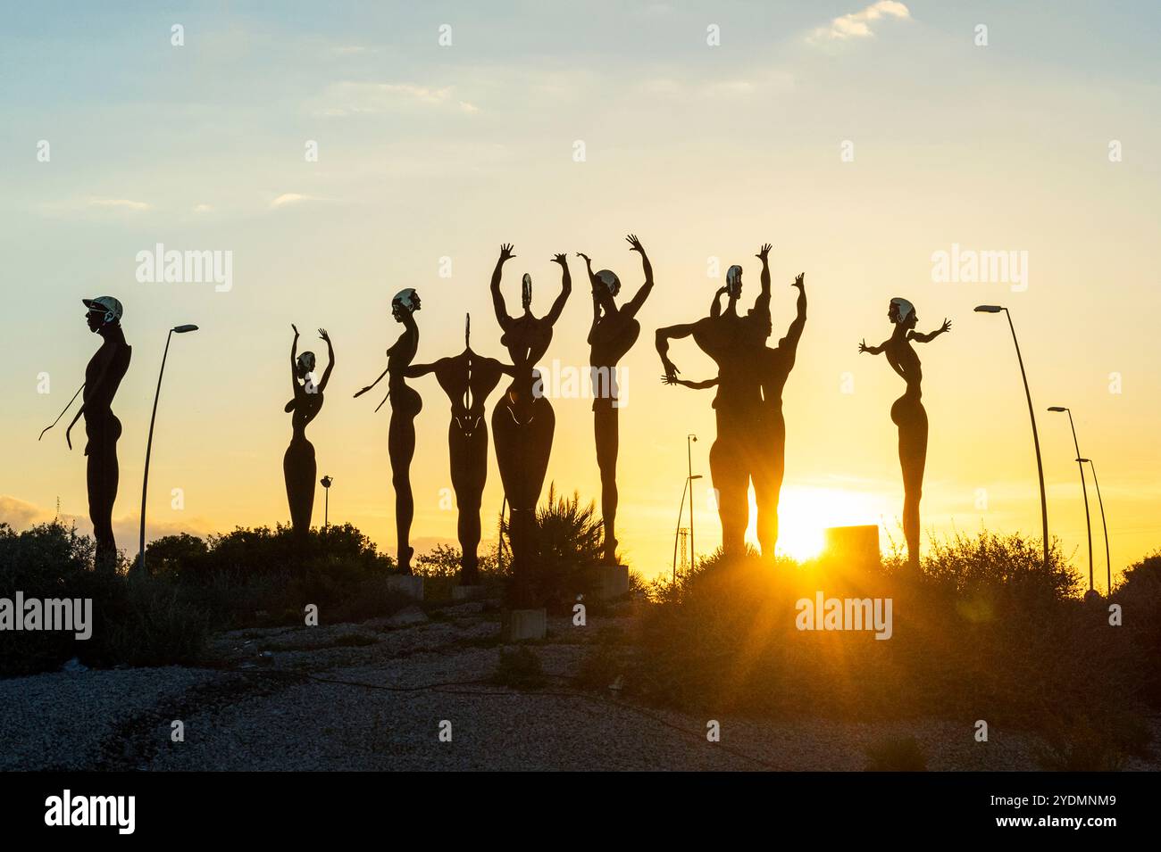 Im Kreisverkehr der Ma-15 zwischen Vilafranca de Bonany und Manacor stehen diese fast vier Meter große metallenen Statuen. Stockfoto