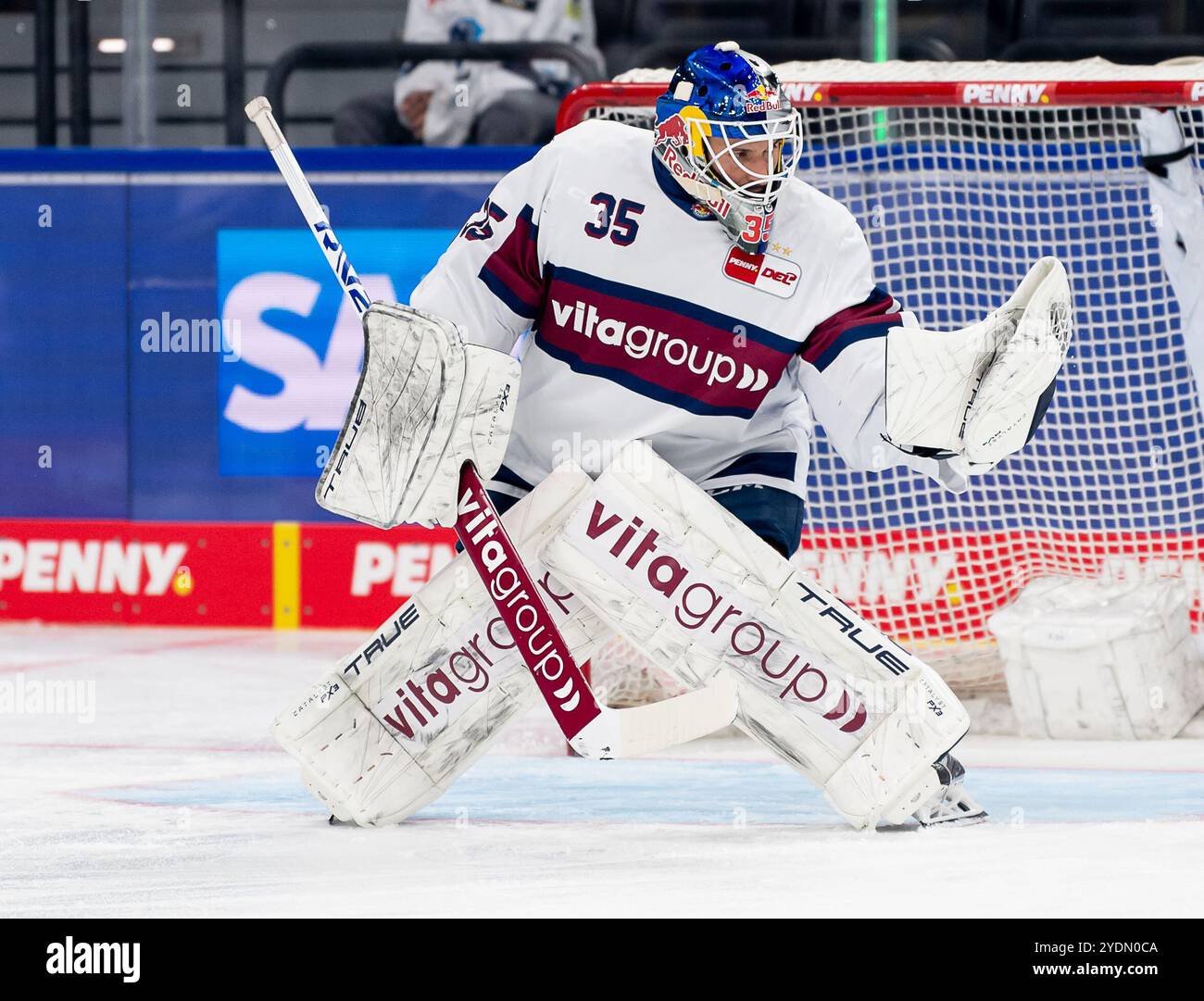 Mathias Niederberger (Torwart, EHC Red Bull Muenchen, #35) beim Warmup. GER, EHC Red Bull München vs. ERC Ingolstadt Panther, Eishockey, DEL, 13. Spieltag, Saison 2024/2025, 27.10.2024. Foto: Eibner-Pressefoto/Franz Feiner Stockfoto