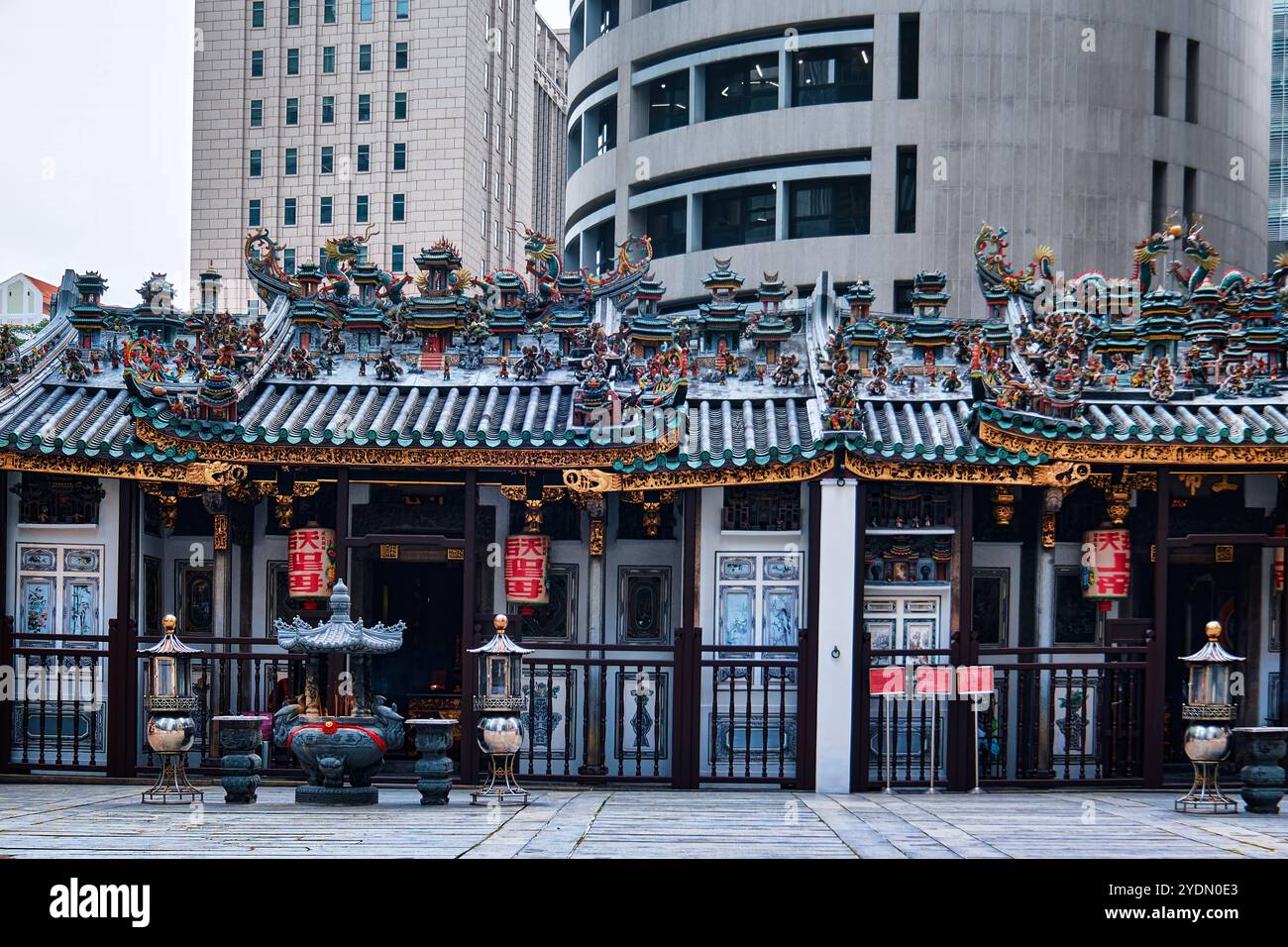 Singapur - 16. August 2024: Yueh Hai Ching Teochew chinesischer taoistischer Tempel in der Phillip Street Stockfoto