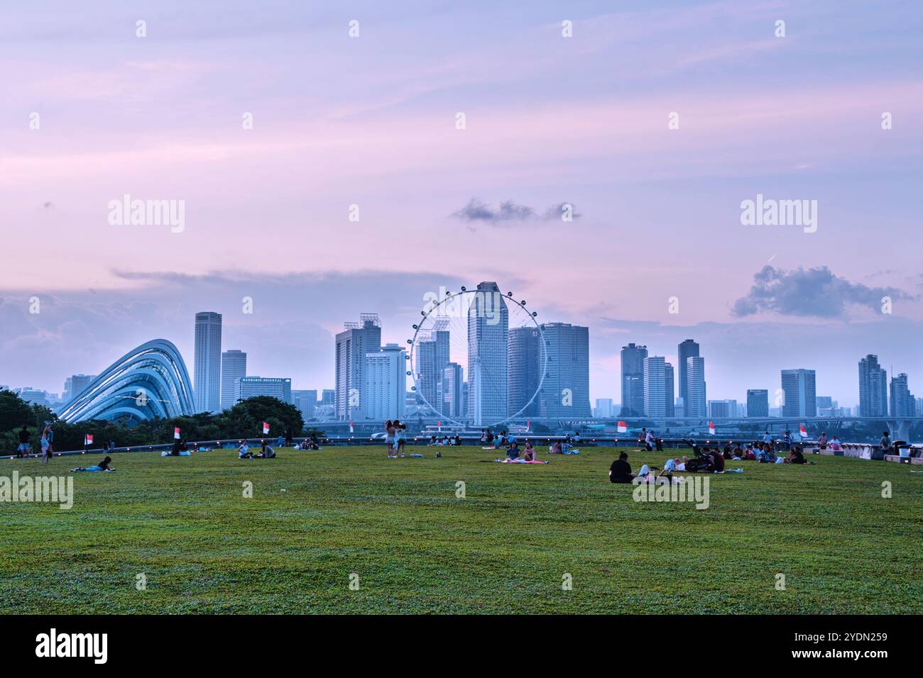 singapur, Architektur, Garten an der Bucht, modern, Yachthafen Bucht Sand, Yachthafen Stauraum, Gras, Nebelwald, Gewächshaus, Dämmerung, Stauraum, Skyline, Urban, Landschaft, märz Stockfoto