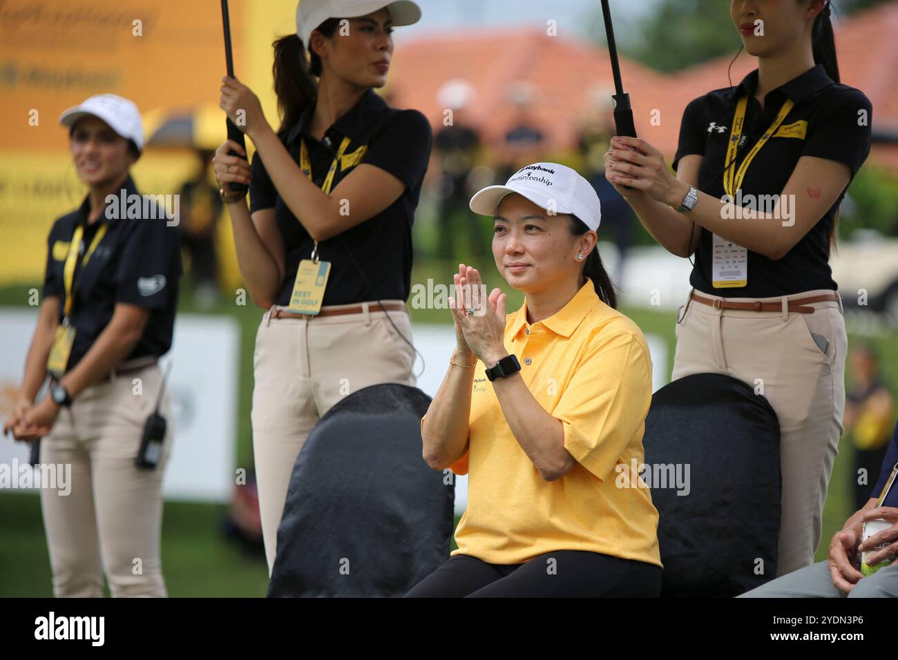 Kuala Lumpur, Malaysia. Oktober 2024. Die malaysische Jugend- und Sportministerin Hannah Yeoh wurde während der Siegerehrung der Maybank Championship 2024 am letzten Tag im Kuala Lumpur Golf & Country Club gesehen. Die Maybank Championship 2024 kam heute in der letzten Runde zu einem aufregenden Abschluss, als Ruoning Yin die einzigartige Tigertrophäe als Sieger gewann. Quelle: SOPA Images Limited/Alamy Live News Stockfoto