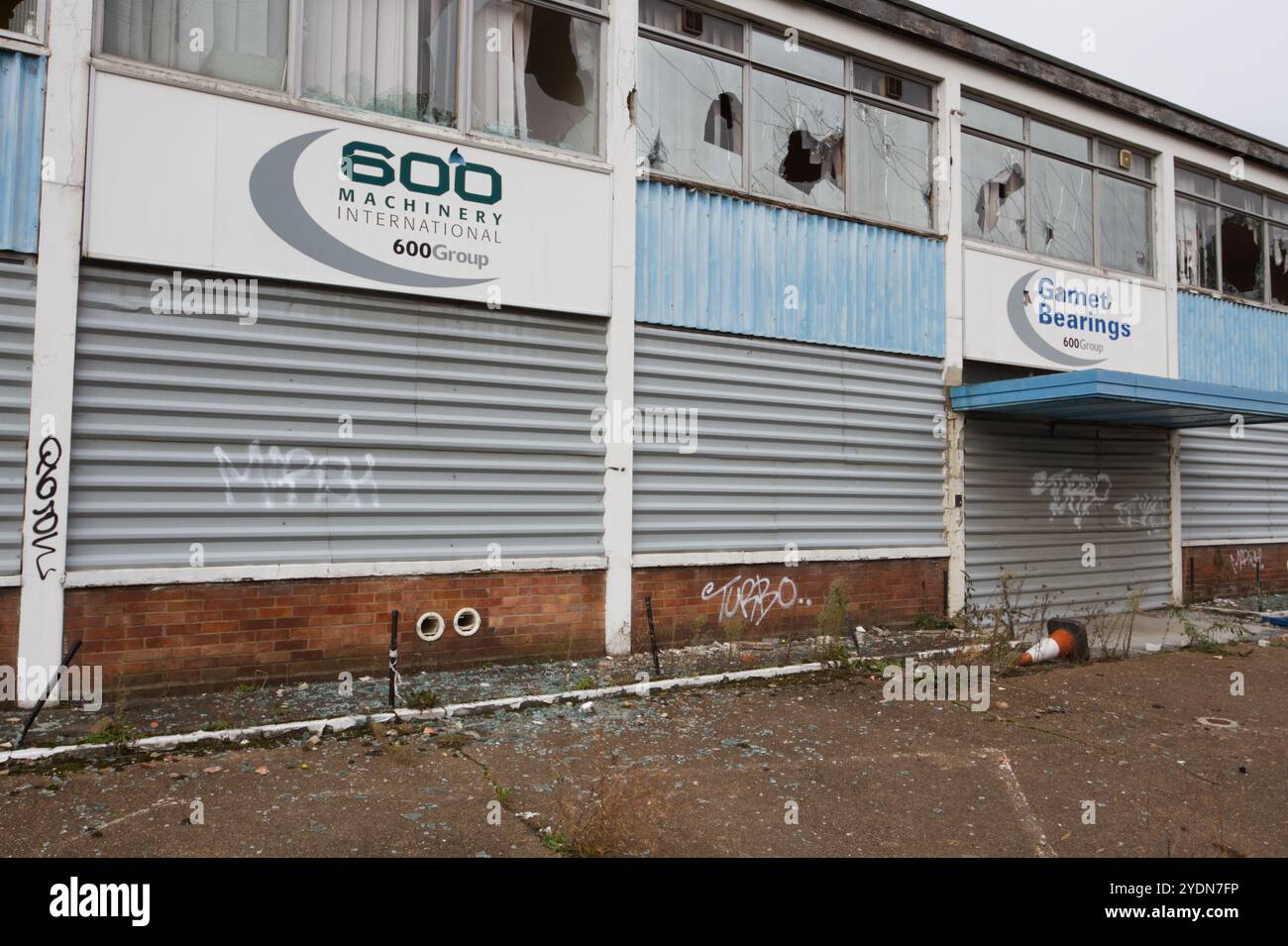Die ehemalige Gamet Bearing Factory in Colchester, Essex, wurde 2019 geschlossen und ist in einem Zustand verfallen. Stockfoto