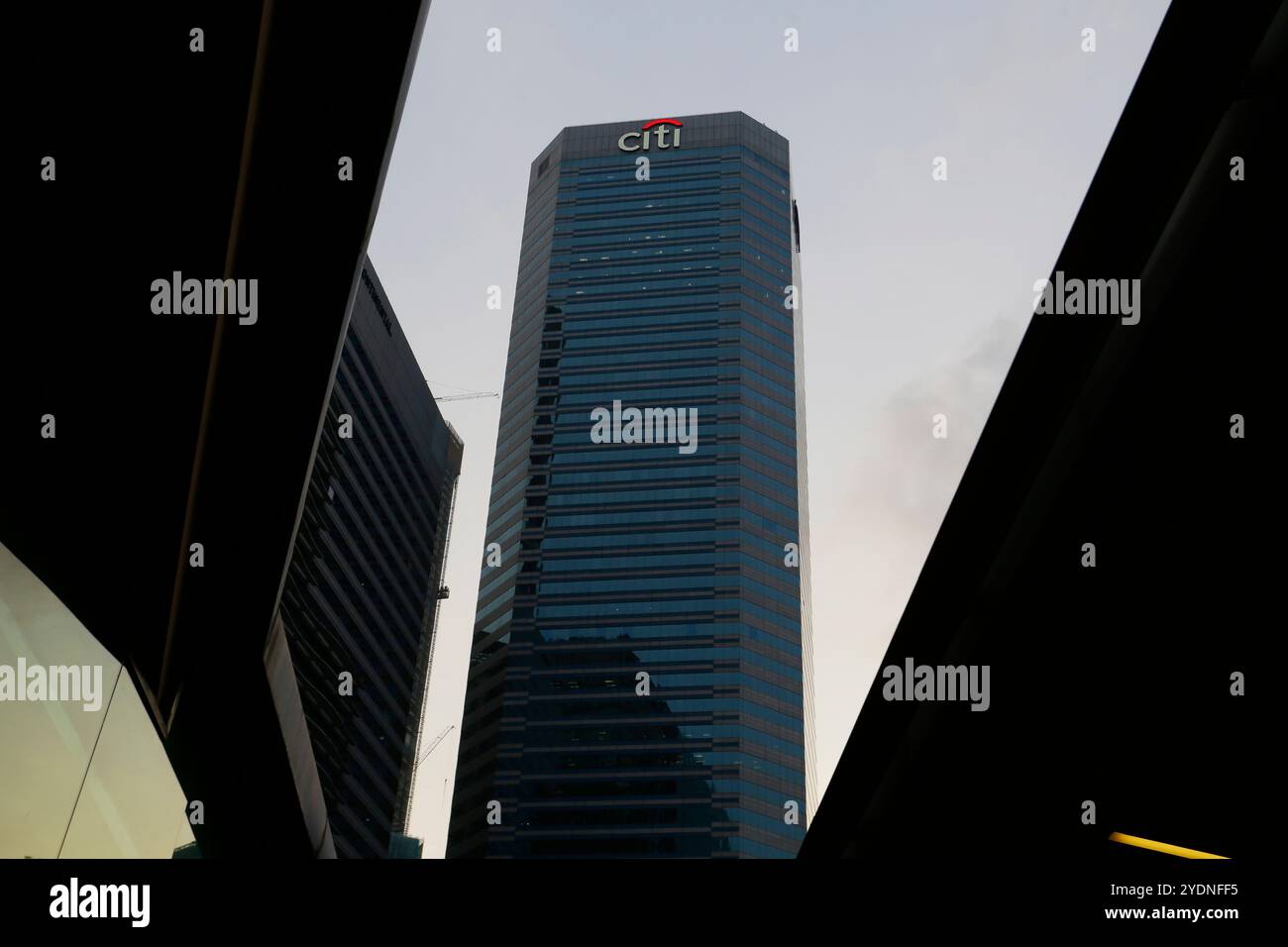 Kuala Lumpur, Malaysia - 29. Juli 2023: Das Citibank-Gebäude befindet sich im Finanzviertel KL. Citi gilt als eine der größten Banken in den USA. Stockfoto