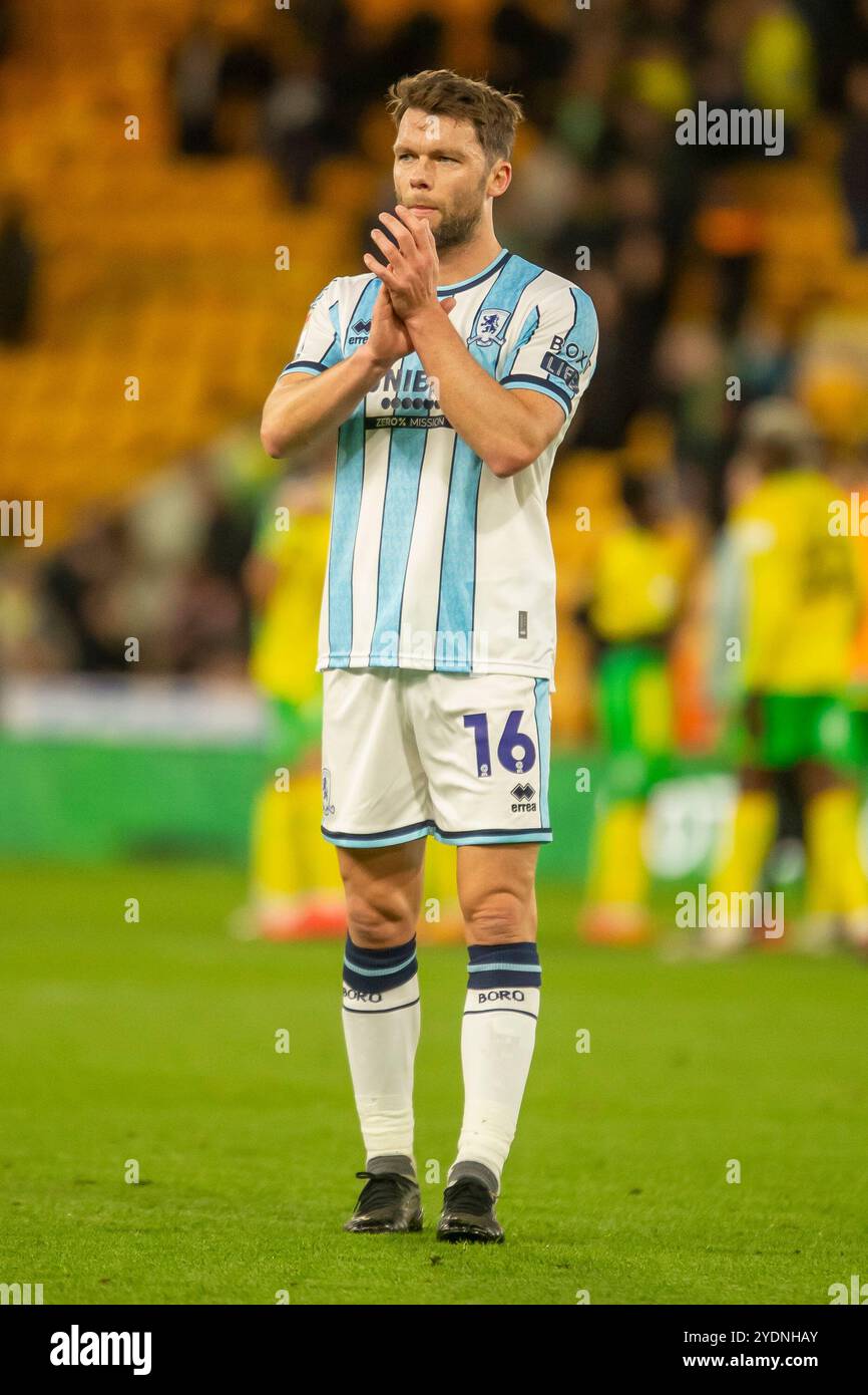 Jonathan Howson von Middlesbrough applaudiert den Auswärtigen nach dem Sky Bet Championship-Spiel zwischen Norwich City und Middlesbrough in der Carrow Road, Norwich am Sonntag, den 27. Oktober 2024. (Foto: David Watts | MI News) Credit: MI News & Sport /Alamy Live News Stockfoto