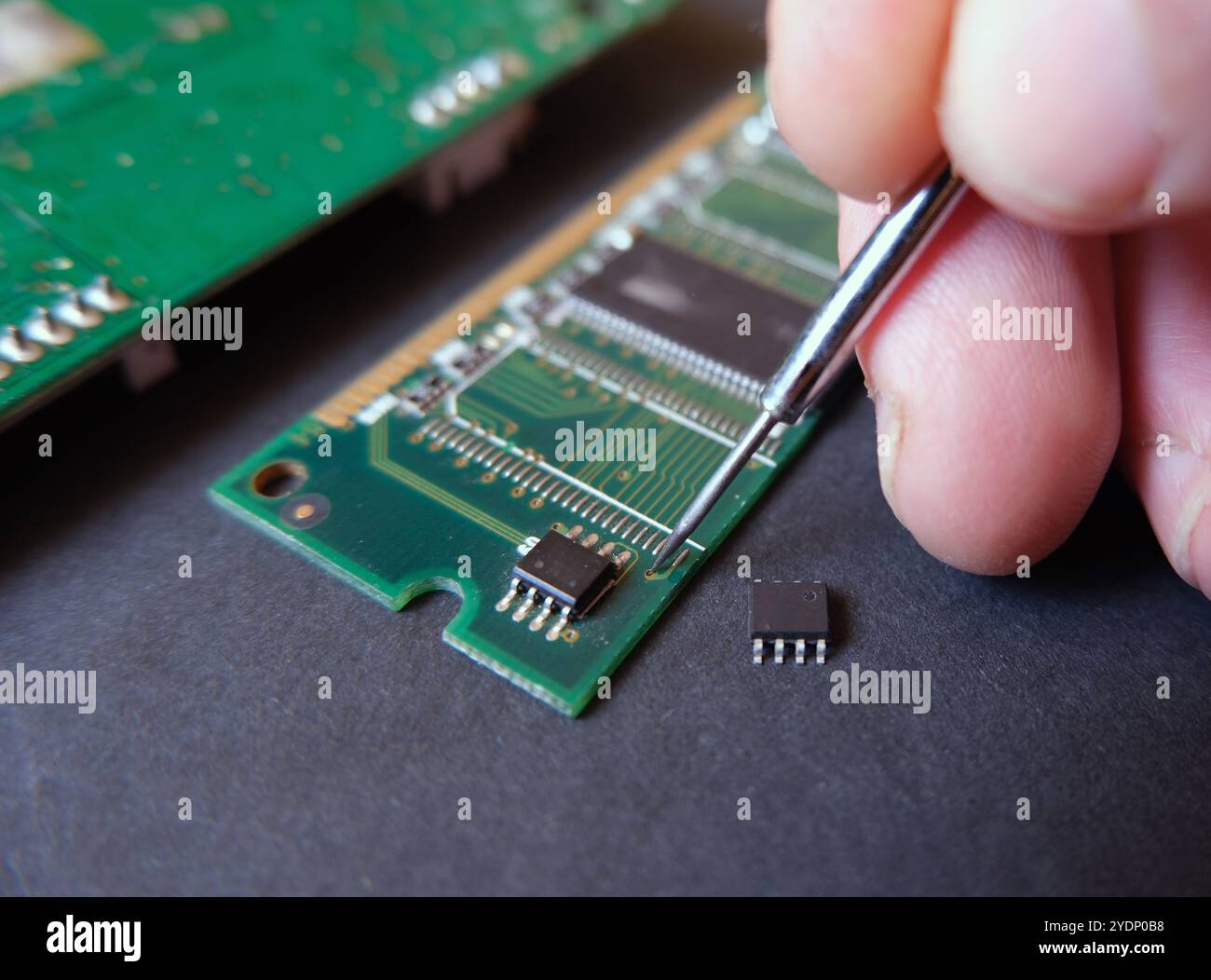 Halbleiter- und Mikroelektronikfeld. Erkennen und Lösen technischer Probleme. Stockfoto