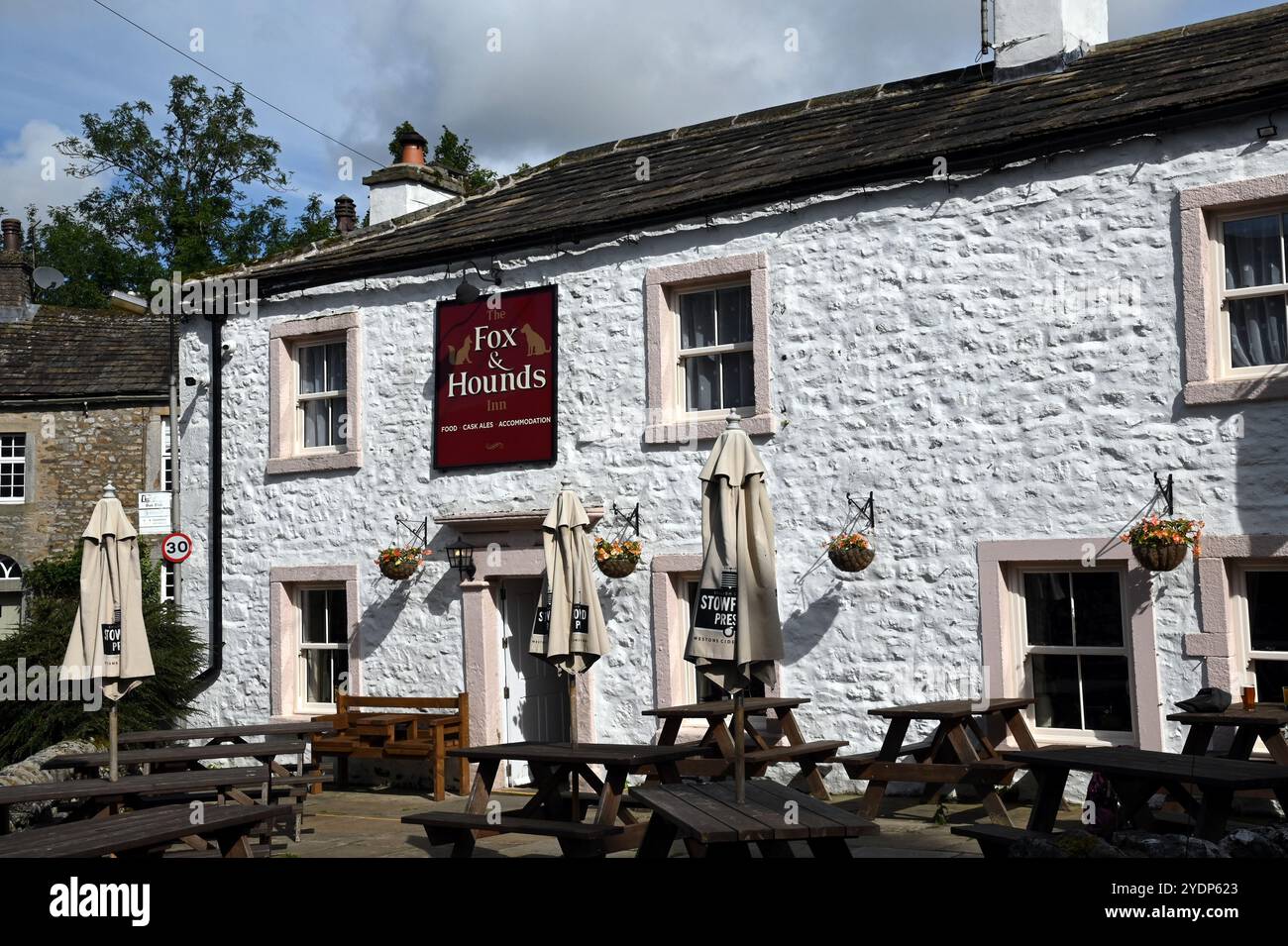 Das Dorf Starbotton in den Yorkshire Dales. Es ist ein beliebtes Reiseziel für Touristen. Einige der Häuser sind Zweitwohnungen oder Ferienhäuser. Stockfoto