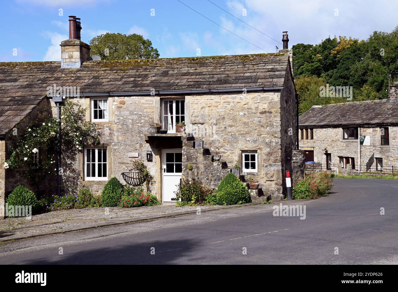 Das Dorf Starbotton in den Yorkshire Dales. Es ist ein beliebtes Reiseziel für Touristen. Einige der Häuser sind Zweitwohnungen oder Ferienhäuser. Stockfoto