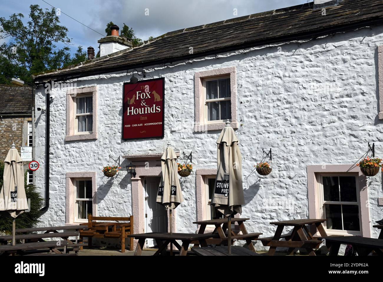 Das Dorf Starbotton in den Yorkshire Dales. Es ist ein beliebtes Reiseziel für Touristen. Einige der Häuser sind Zweitwohnungen oder Ferienhäuser. Stockfoto