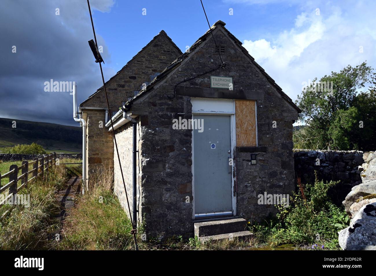 Die Telefonzentrale in Arncliffe, einem kleinen Dorf in den Yorkshire Dales. Es ist eine von 10 solchen kleinen Telefonzentralen im Skipton Telefonbereich. Stockfoto