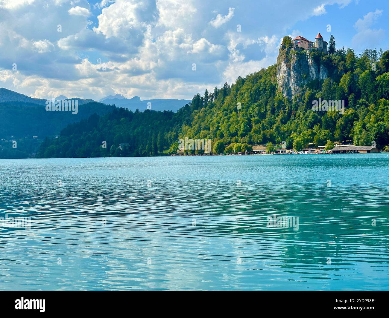 Das Foto zeigt eine mittelalterliche slowenische Burg mit ihren architektonischen Details. Stockfoto
